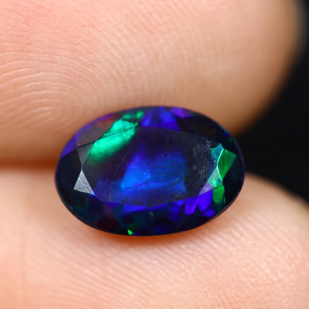Přírodní opál černý 1.19 ct Ovál Etiopie certifikát Wbd