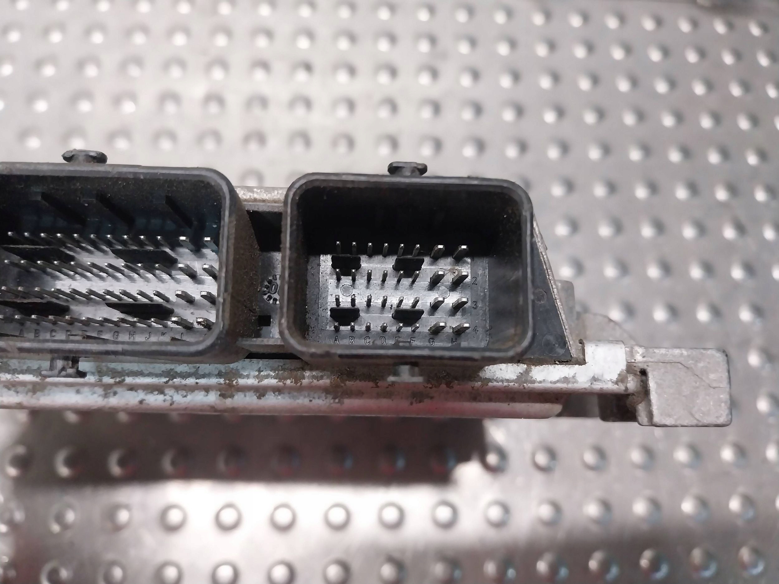 computer control unit of the engine 8V21-12A650-EB FORD FIESTA MK6 MK7 1.4 TDCI