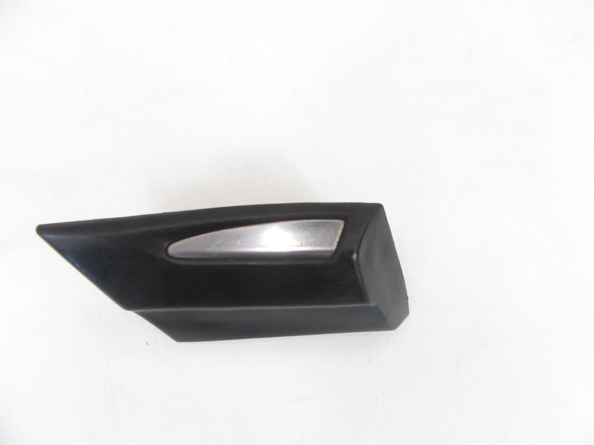 modanatura parafango destra posteriore BMW e32 CHROM