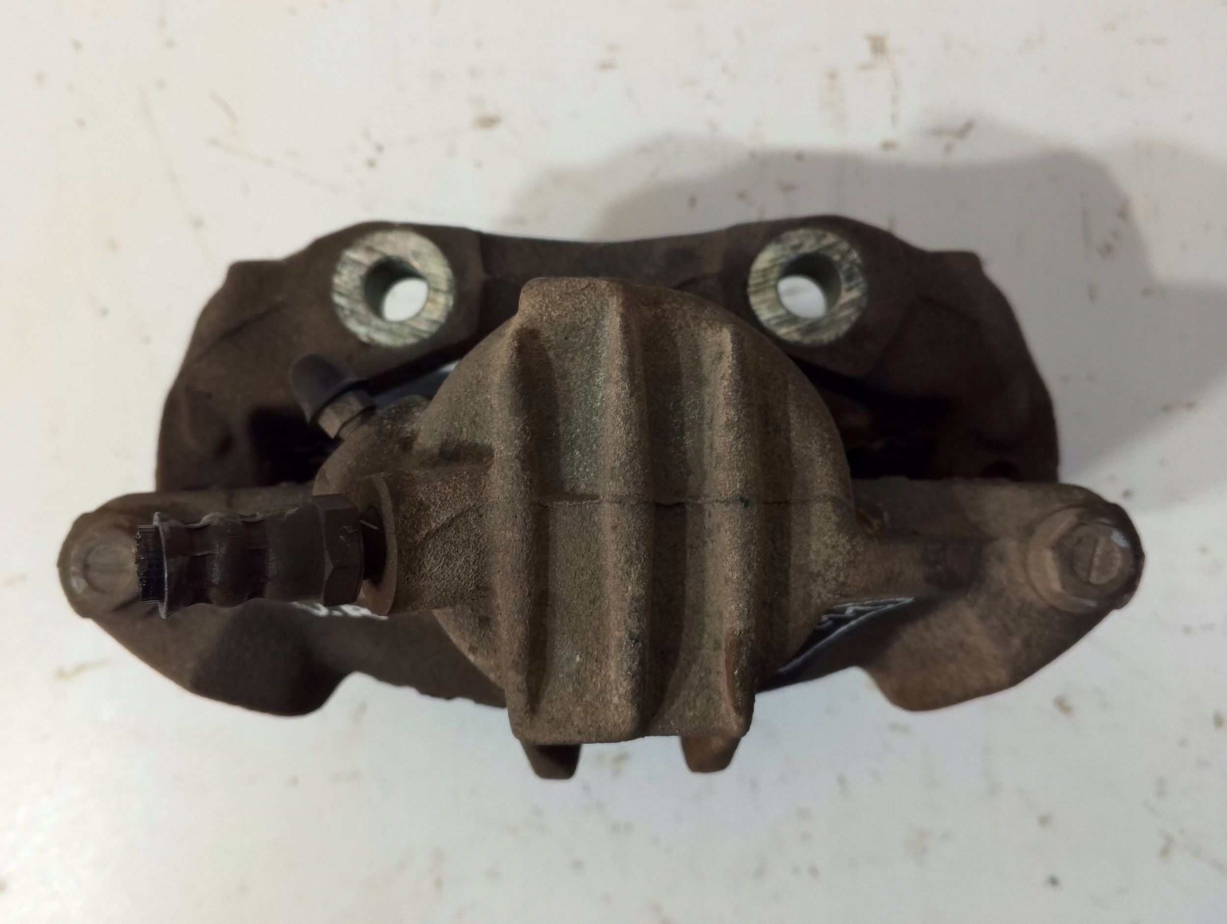Citroen C3 Peugeot 208 caliper front right D686074 (B211)