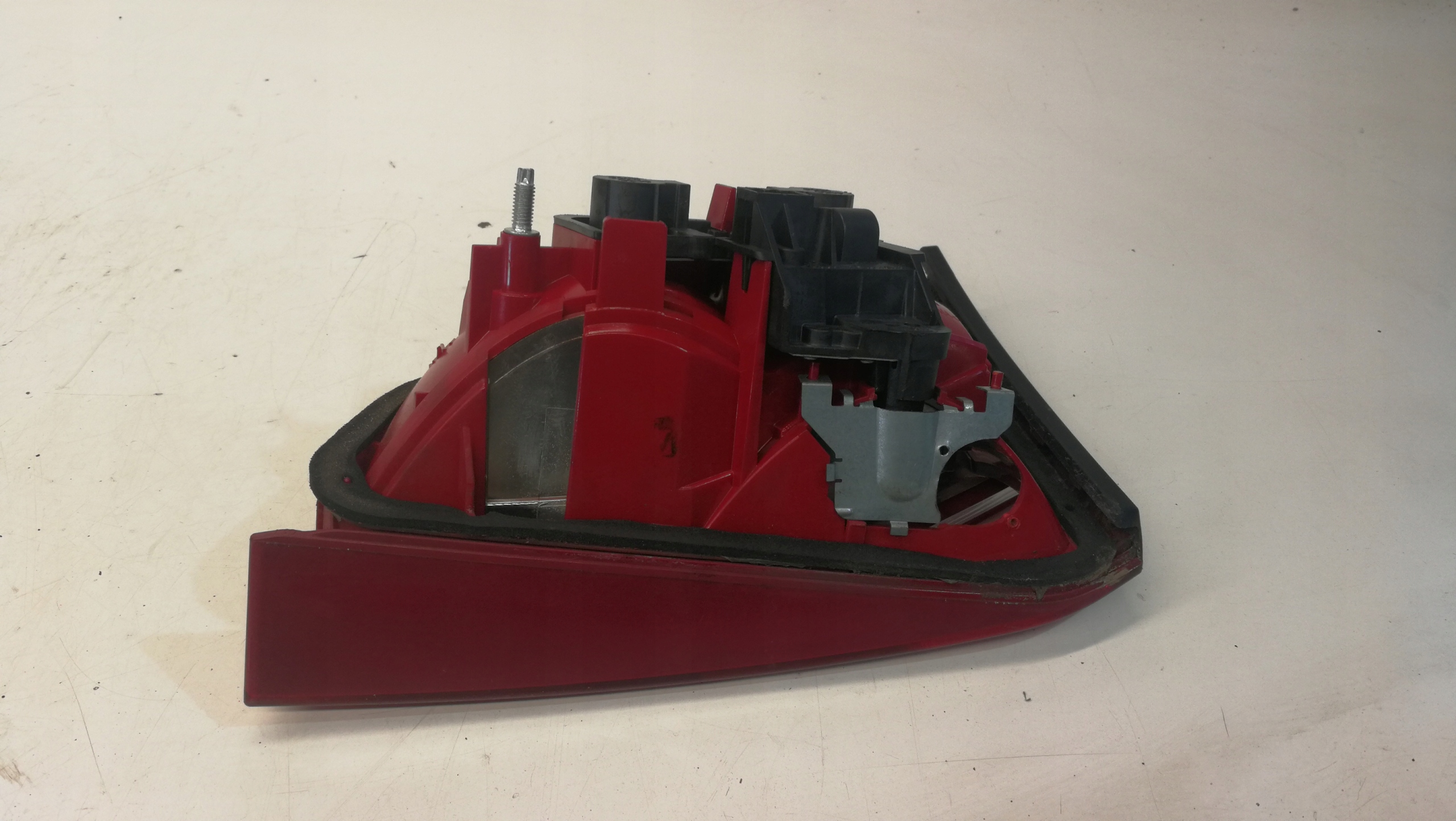 FEUX PHARE GAUCHE ARRIÈRE DU CAPOT AUDI A4 B8 BERLINE 8K5945093D