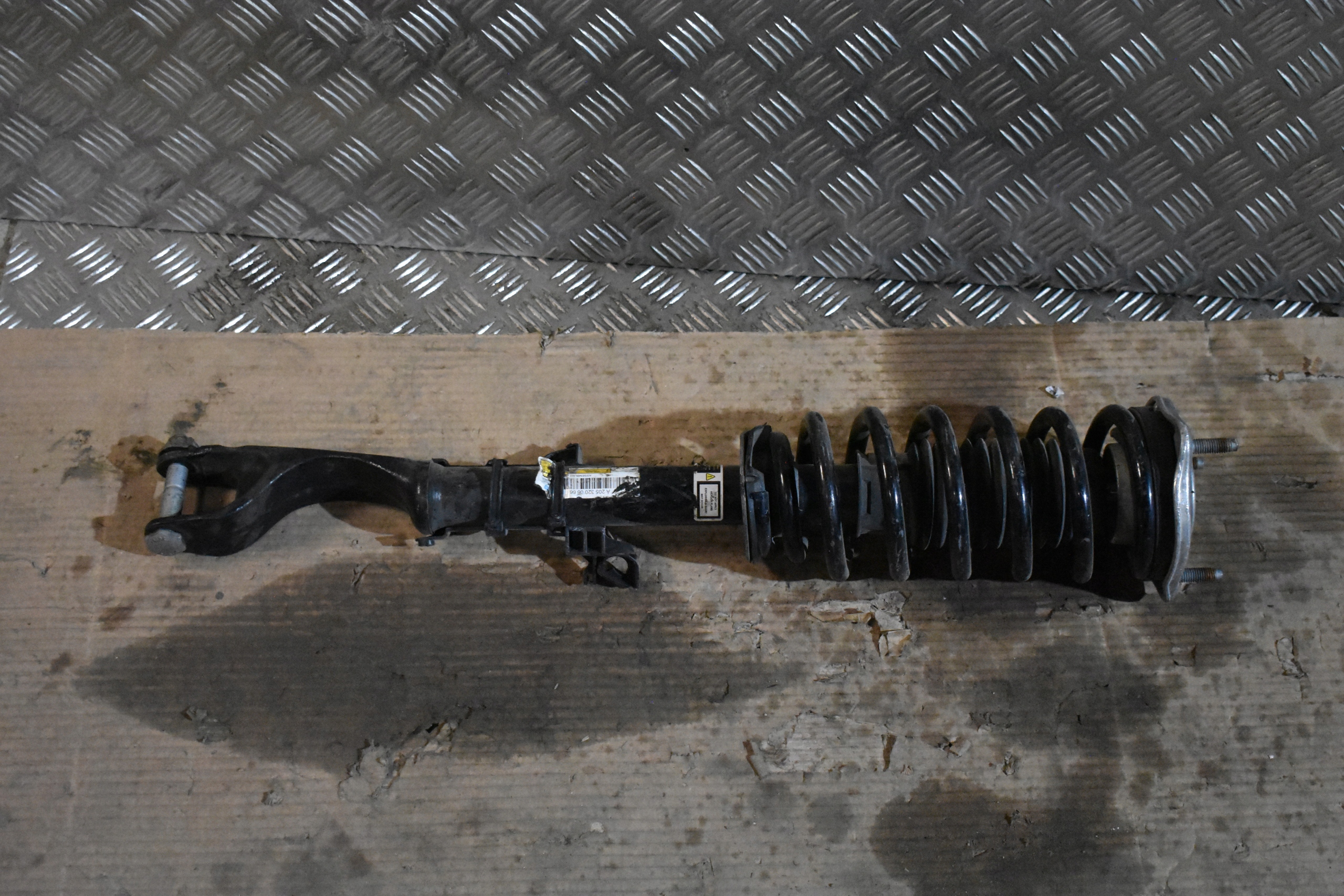 IDEALNY shock absorber front right MERCEDES W205 1 9