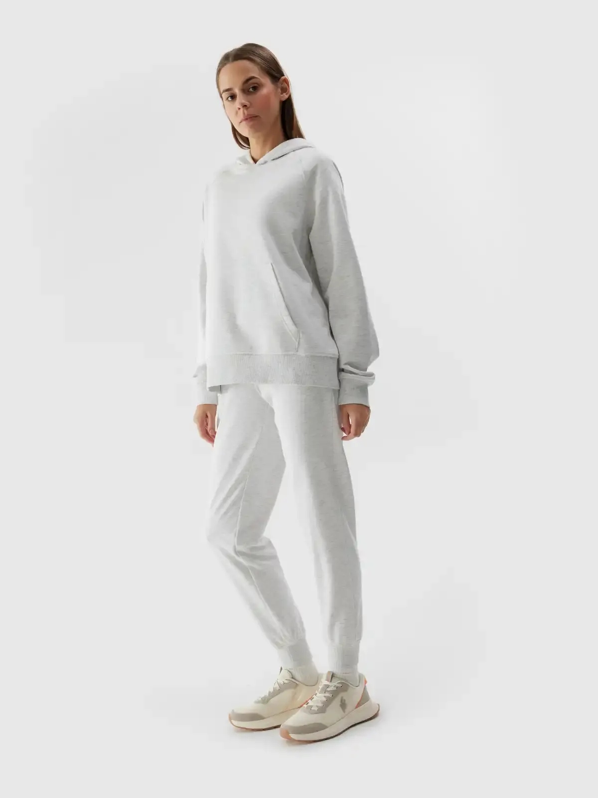 SPODNIE DRESOWE DAMSKIE 4F SPORTOWE DRESY BAWEŁNIANE Z KIESZENIAMI SS24F606 Rozmiar L