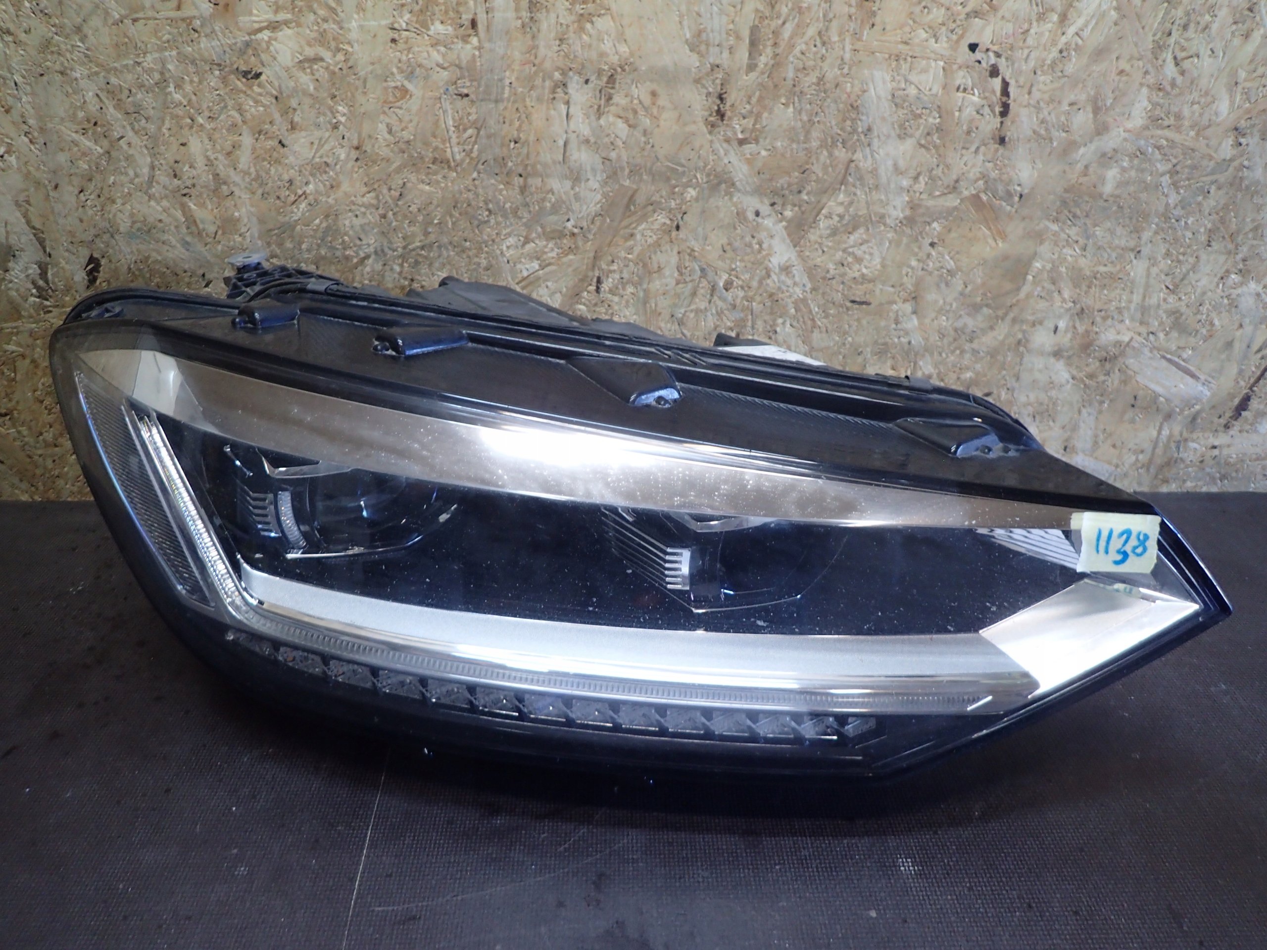 light front right VW TOURAN 15- FULL LED