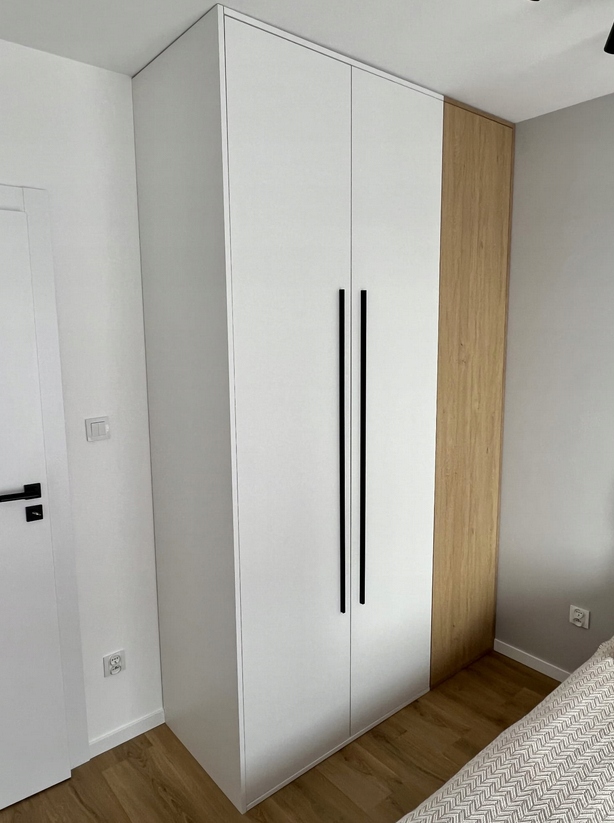 Nábytková úchytka jednoduchý lištový dlouhý pro skříň UA02 anoda černý L-1000 mm