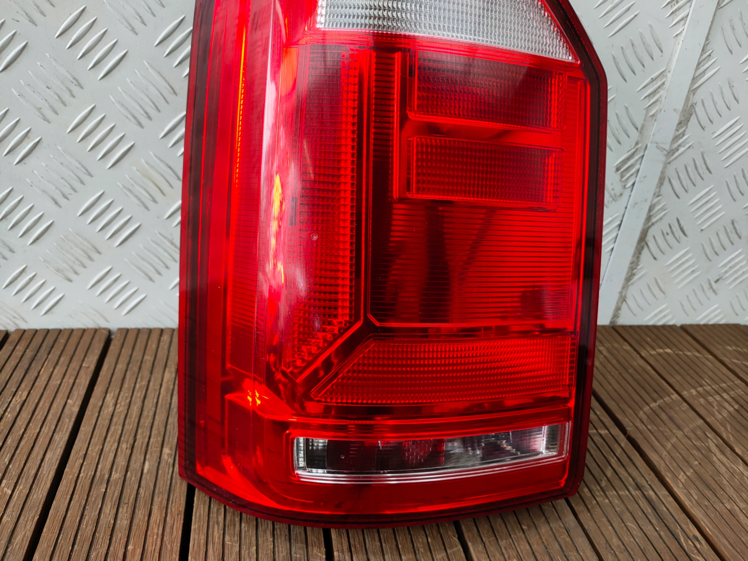 VW T6 MULTIVAN 15-19 light rear left below KLAPE 7E0945095AD EUROPA OE