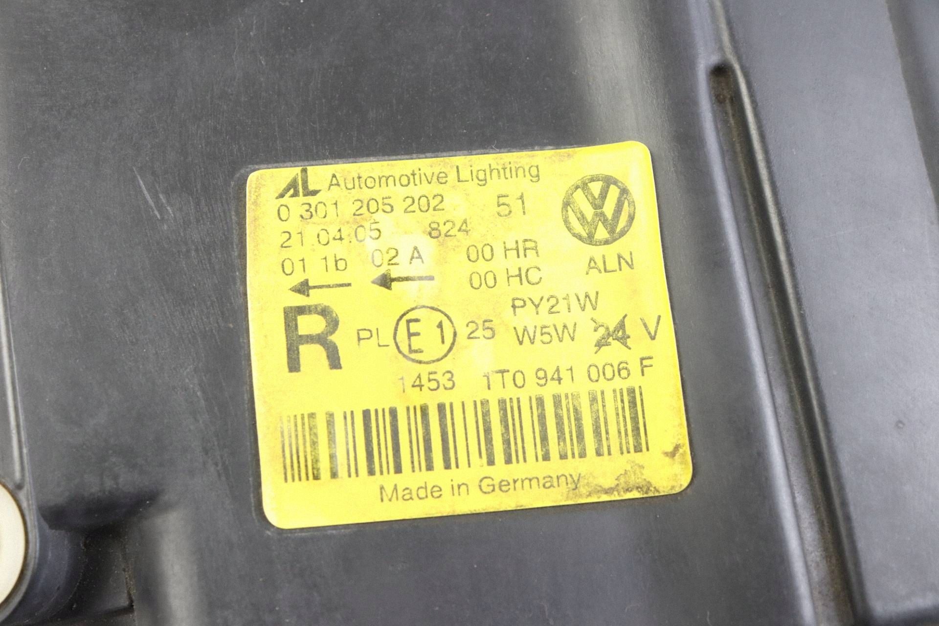 VW TOURAN and light front right front 1T0941006F EUROPA