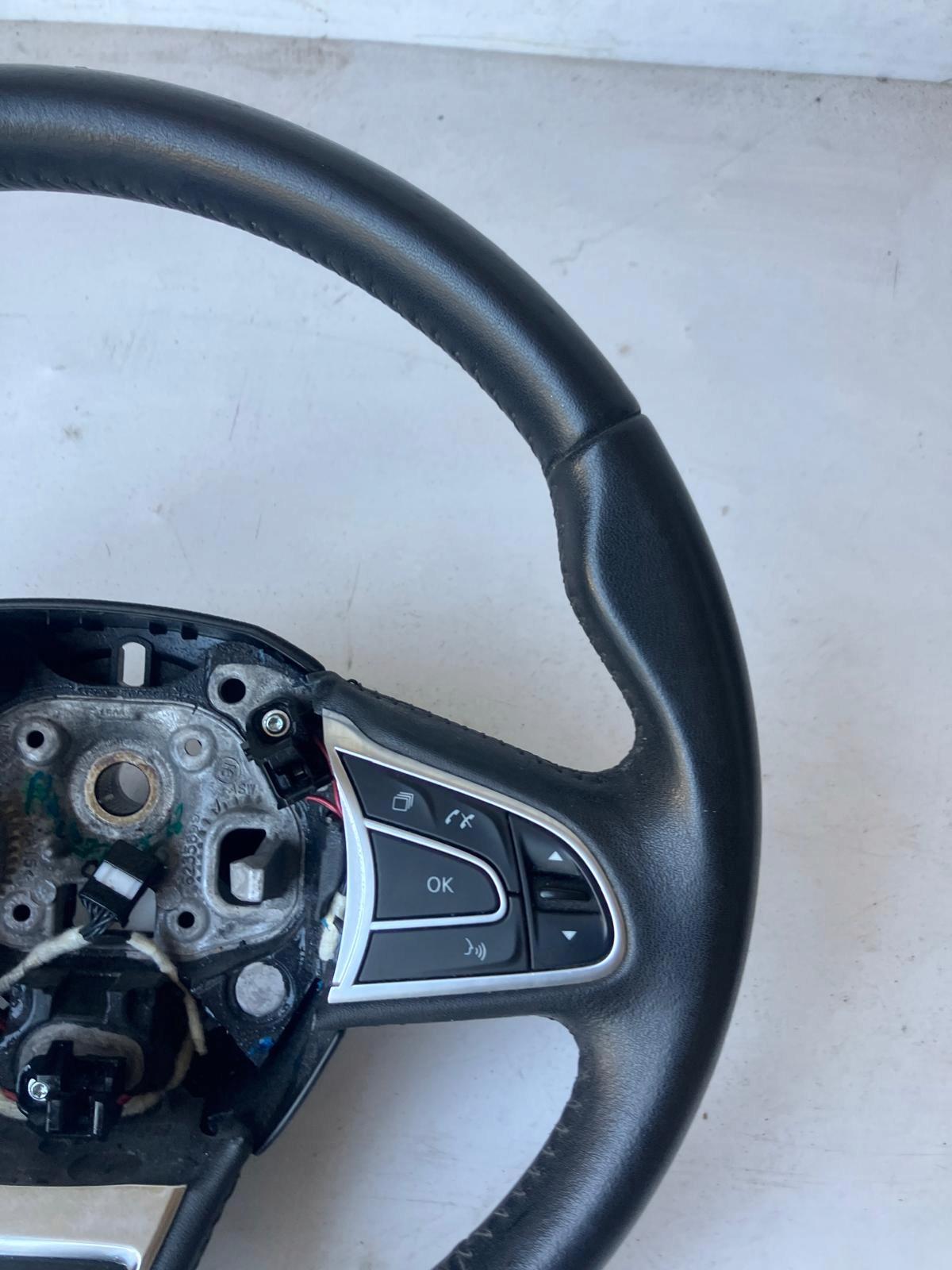lenkrad SKORZANA MULTIFUNKCJA RENAULT KADJAR 484005825R