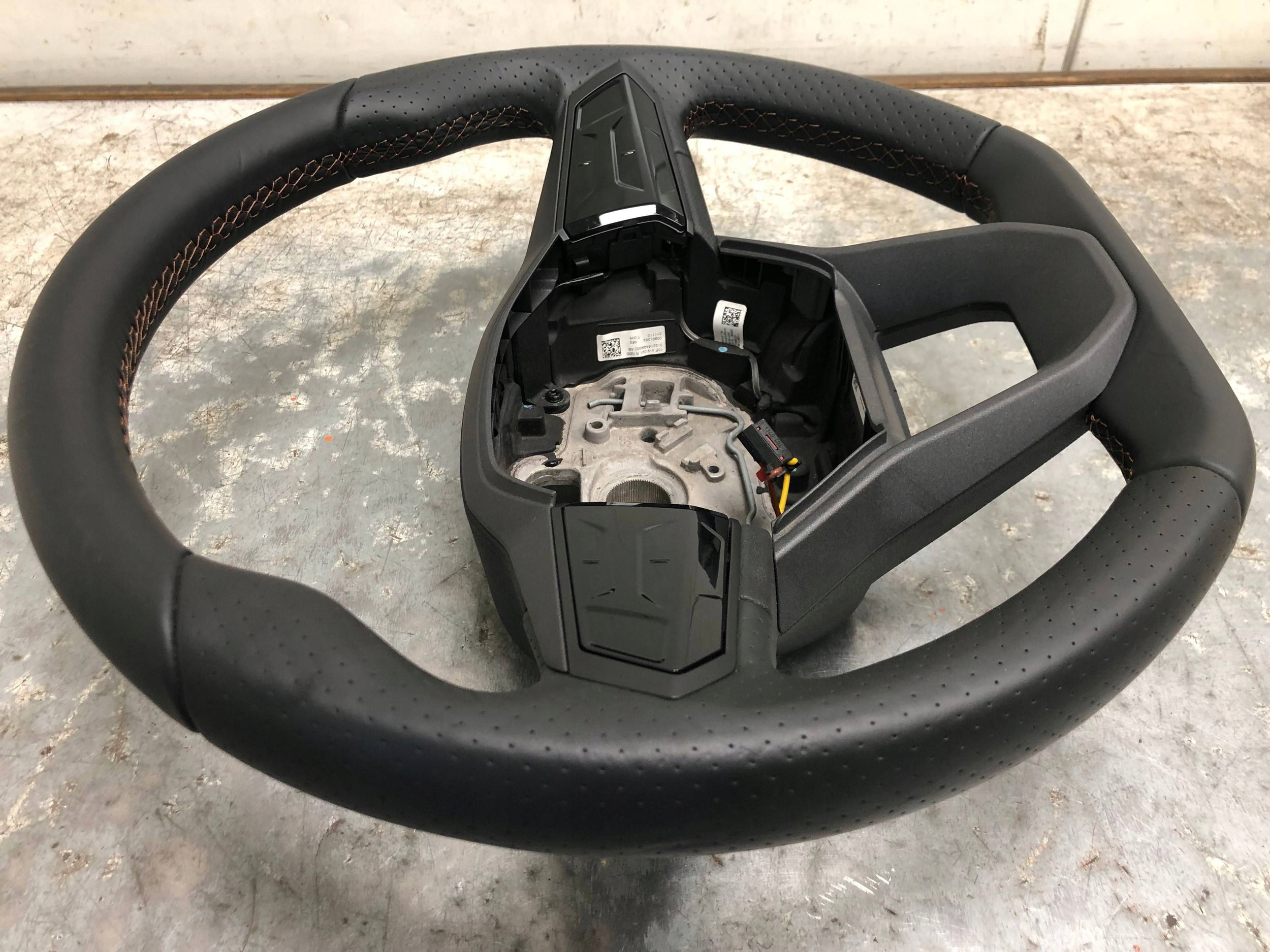 steering wheel, leather MULTIFUNKCJA DOTYKOWA CUPRA BORN 10E419091R
