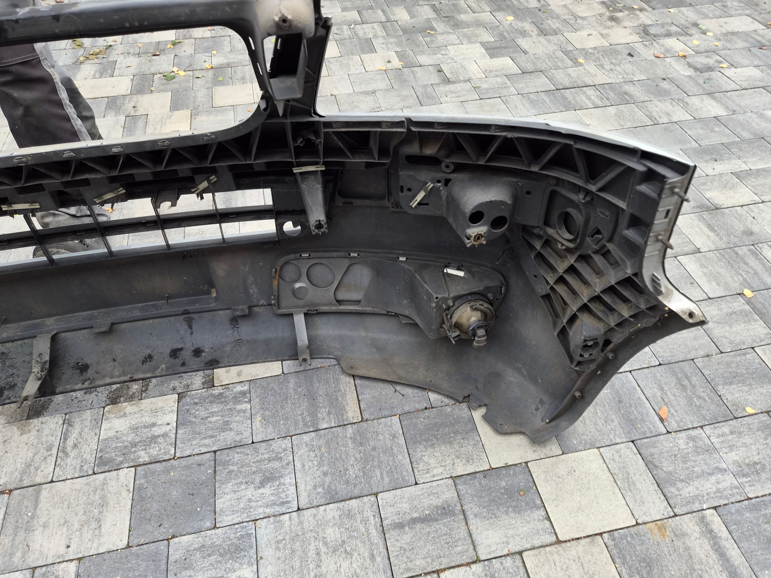 VW T5 nárazník přední předek Caravelle Multivan srebrny