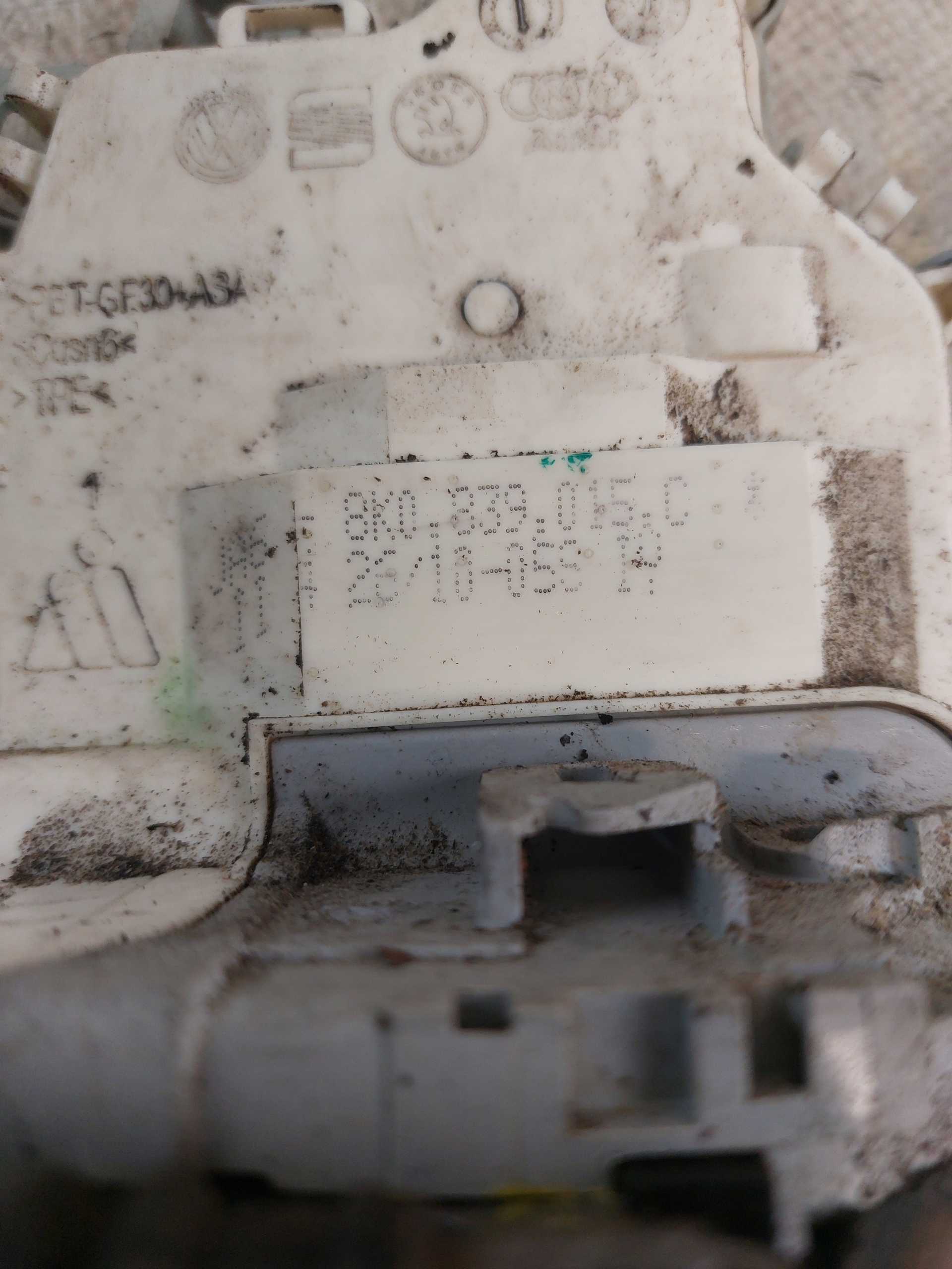 lock door left rear part AUDI A4 B8 KOMBI 6PIN