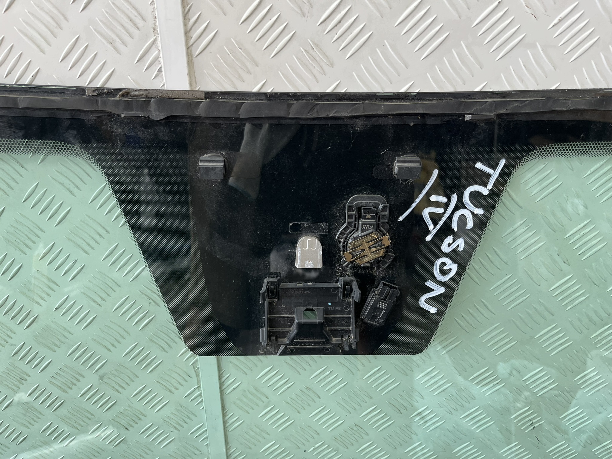 HYUNDAI TUCSON IV 20-24 vjetrobransko staklo prednji dio KAMERA SENSOR original
