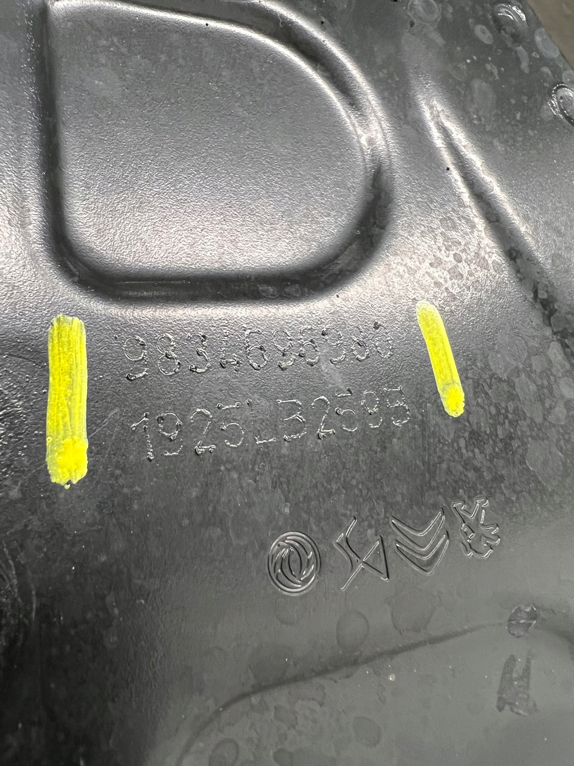 Peugeot 208 II subframe trawers axle beam axle beam