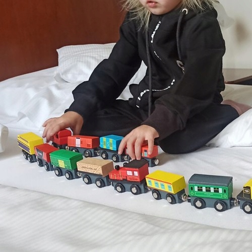 Kolejka Drewniana Pociąg na Magnes + Wagony Zestaw Lokomotywa dla Dzieci Głębokość produktu 3 cm