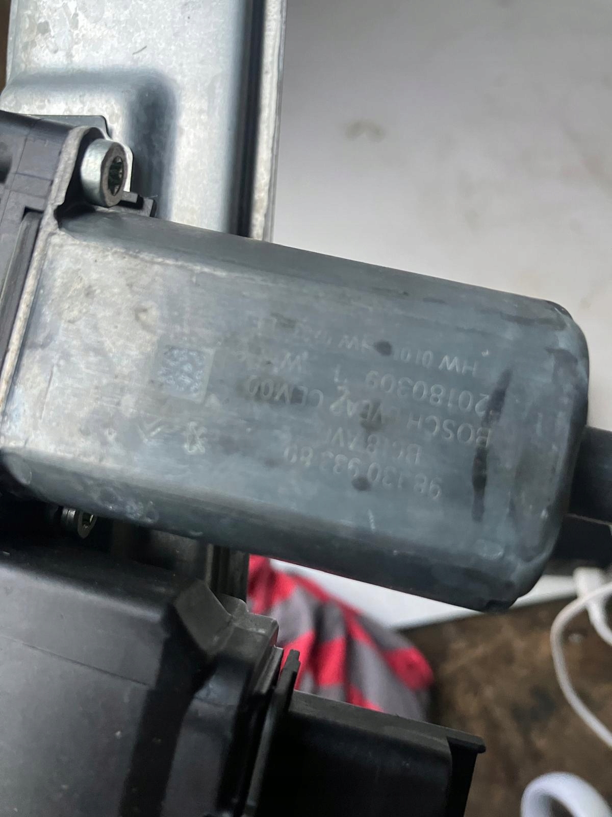 window regulator right front CITROEN C3 III 9813093380