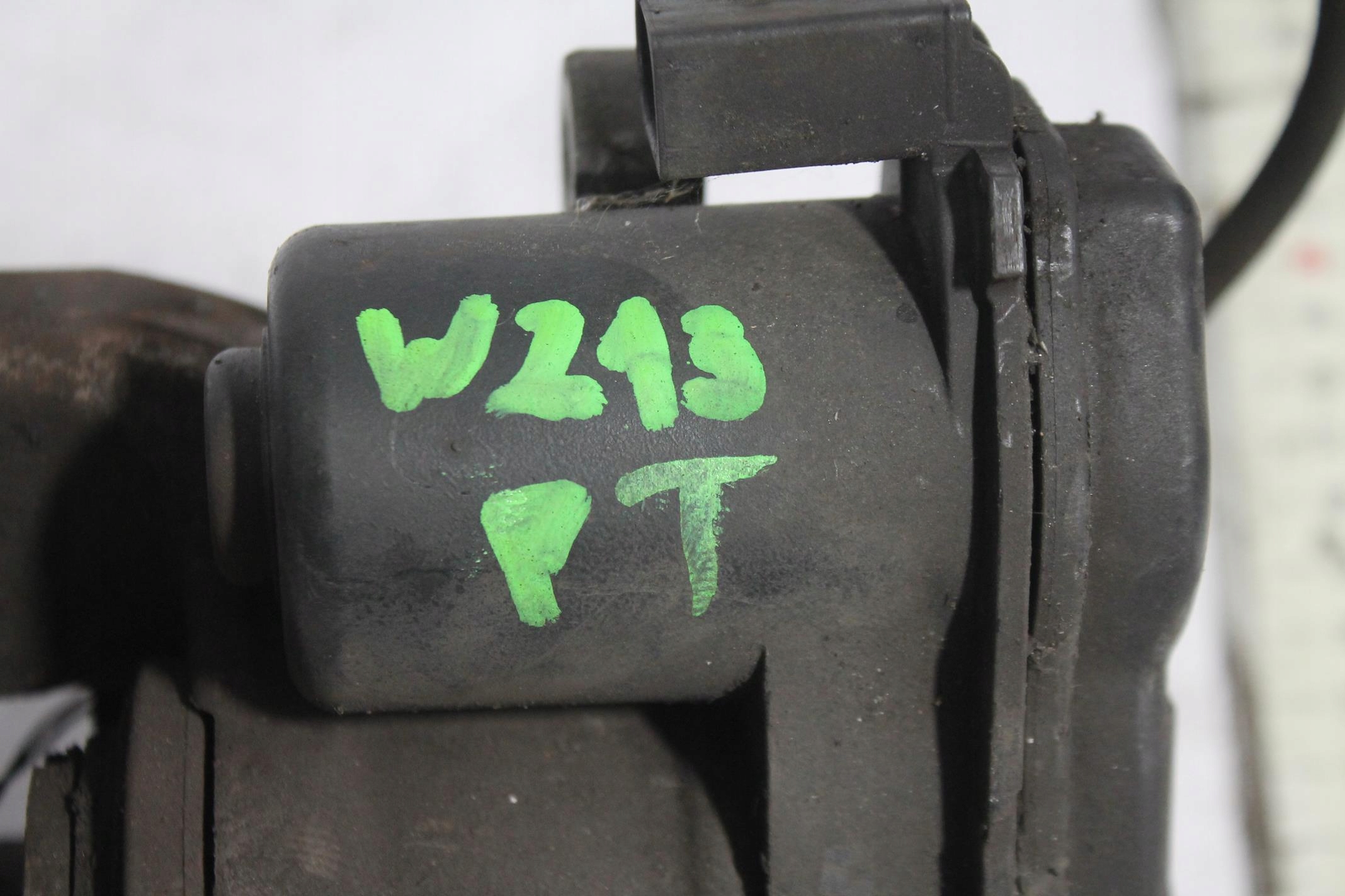 caliper rear part rear 32358282 MERCEDES E-KLASA W213 16