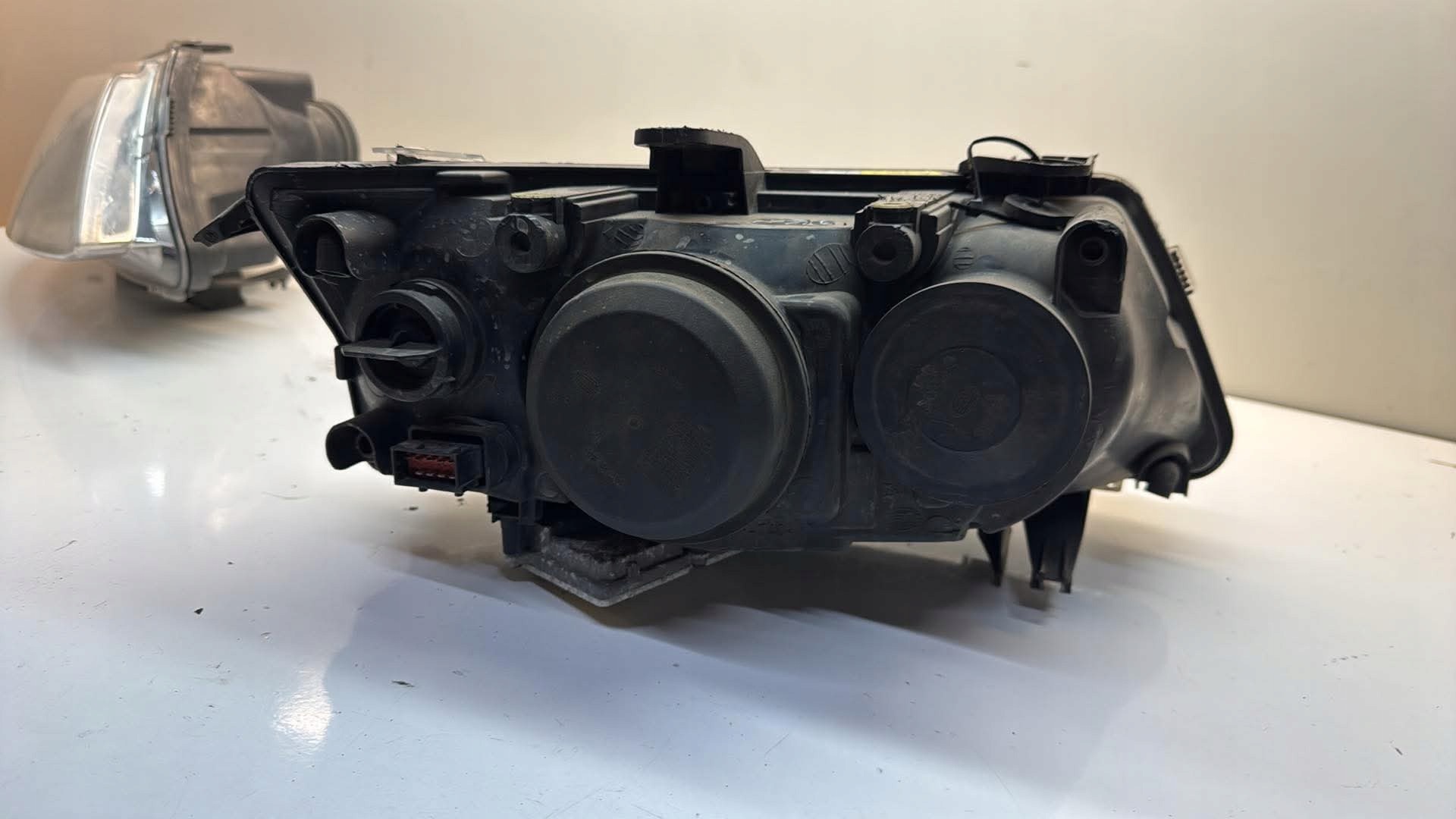 REFLEKTOR left light left front SAAB 93 9-3 XENON pre facelift 02-07 EUROPA
