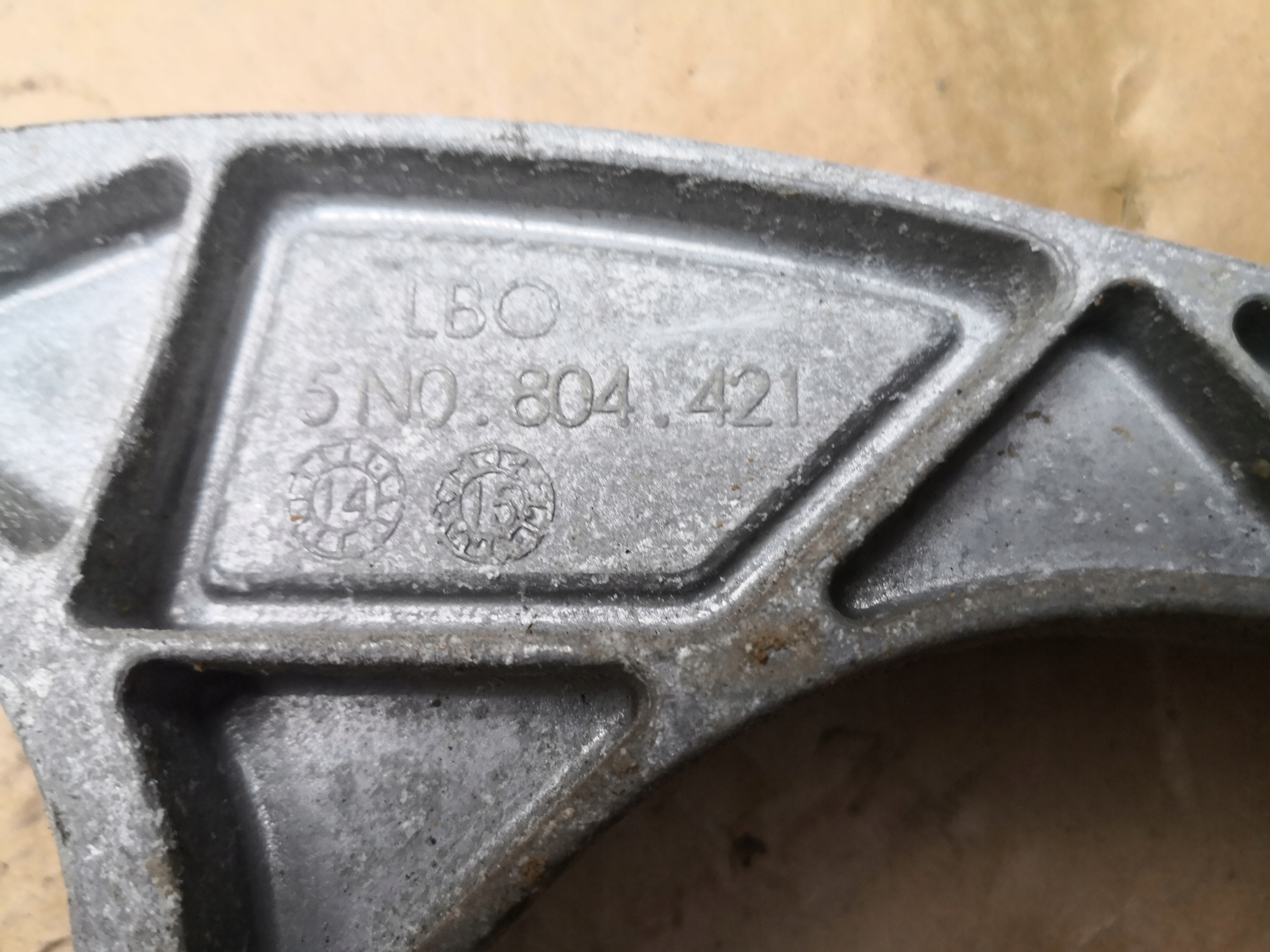 podpora příčka vačky VW TIGUAN 5N0804421