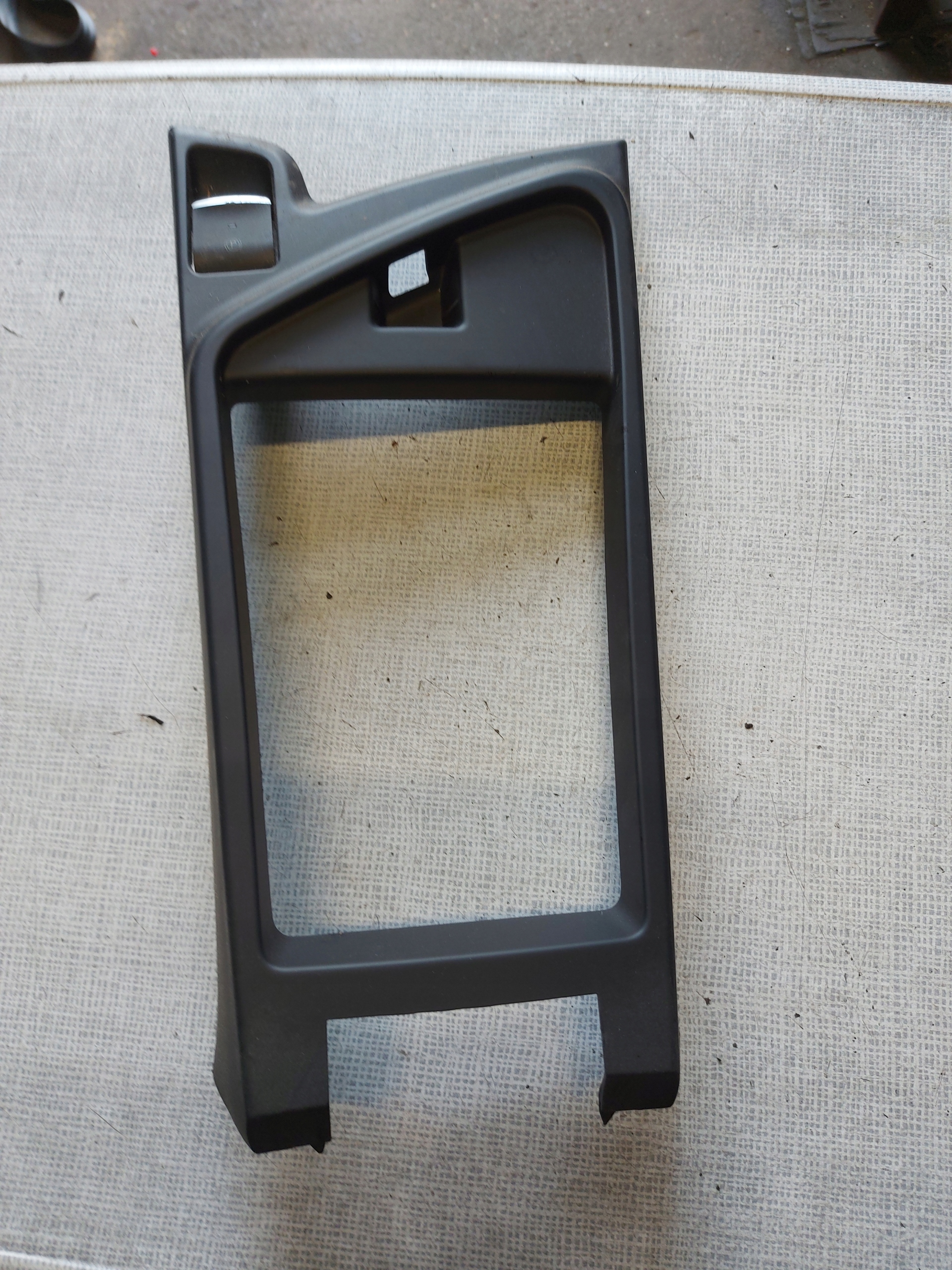 17 Alfa STELVIO защита рамка консоль средняя передач 156141142