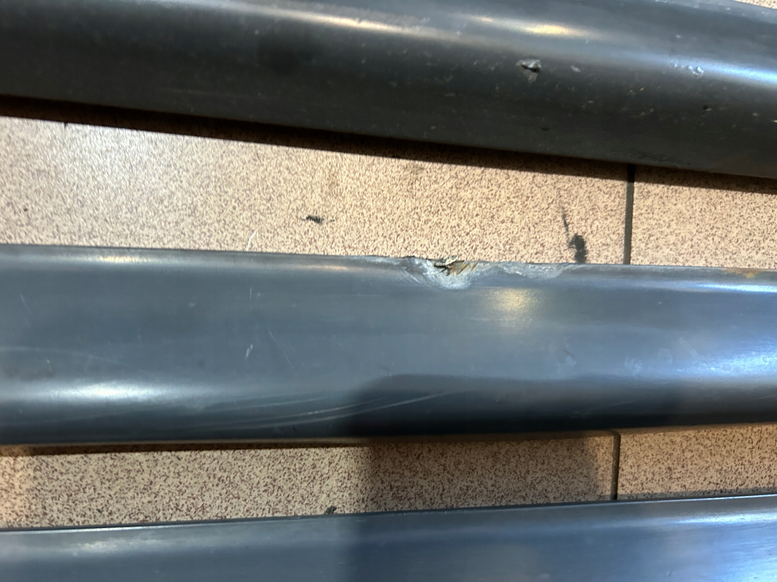 LISTWA LISTWY SZEROKIE DOLNE DRZWI AUDI A6 S6 C5 KOMPLET Jakość części (zgodnie z GVO) O - oryginał z logo producenta pojazdu (OE)