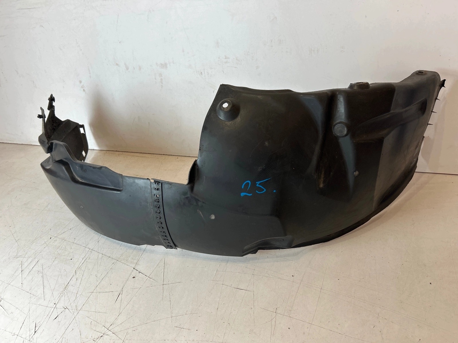 damaged mudguard right front Ssangyong Korando III