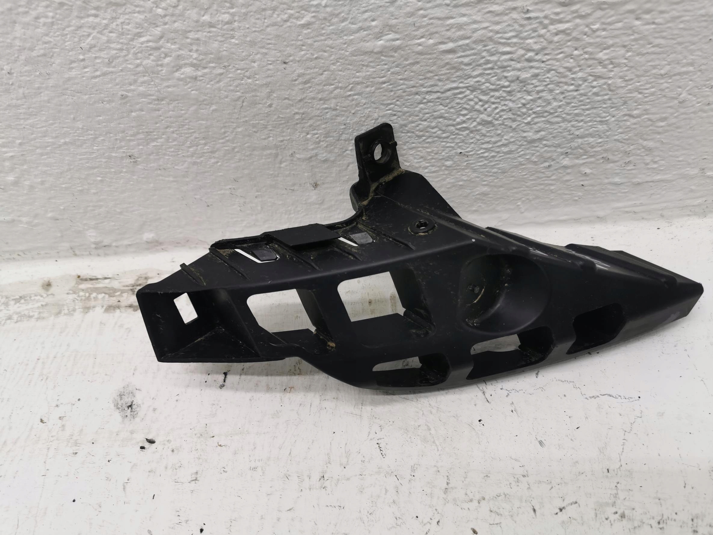 bumper bracket left rear part SEAT LEON III 5F0807377