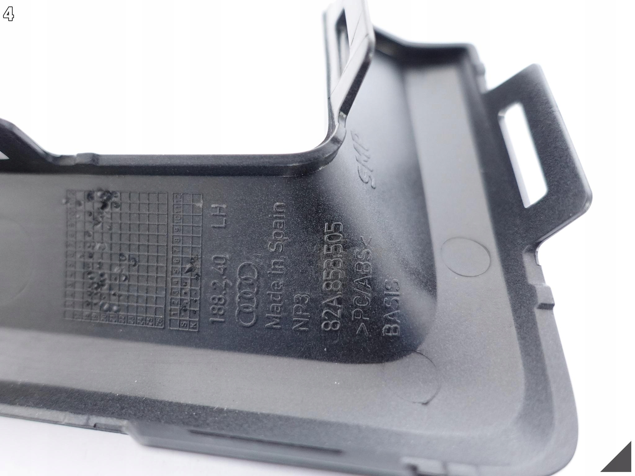 AUDI A1 82A II ADVANCED 18- moulding rear part left