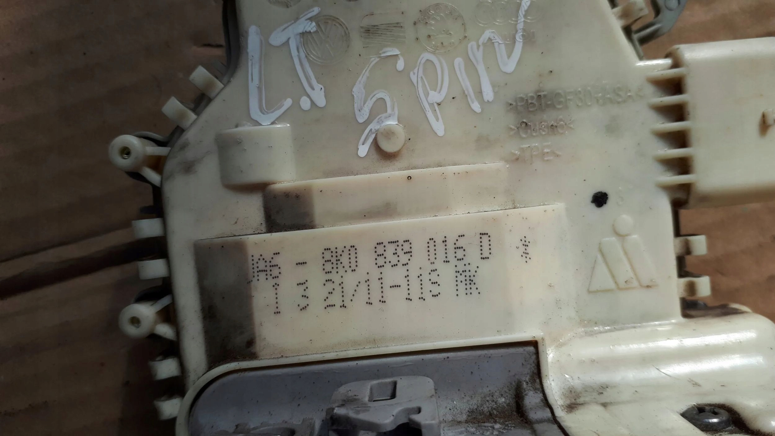 S4 B8 A4 lock door right rear part 8K0839016D A5