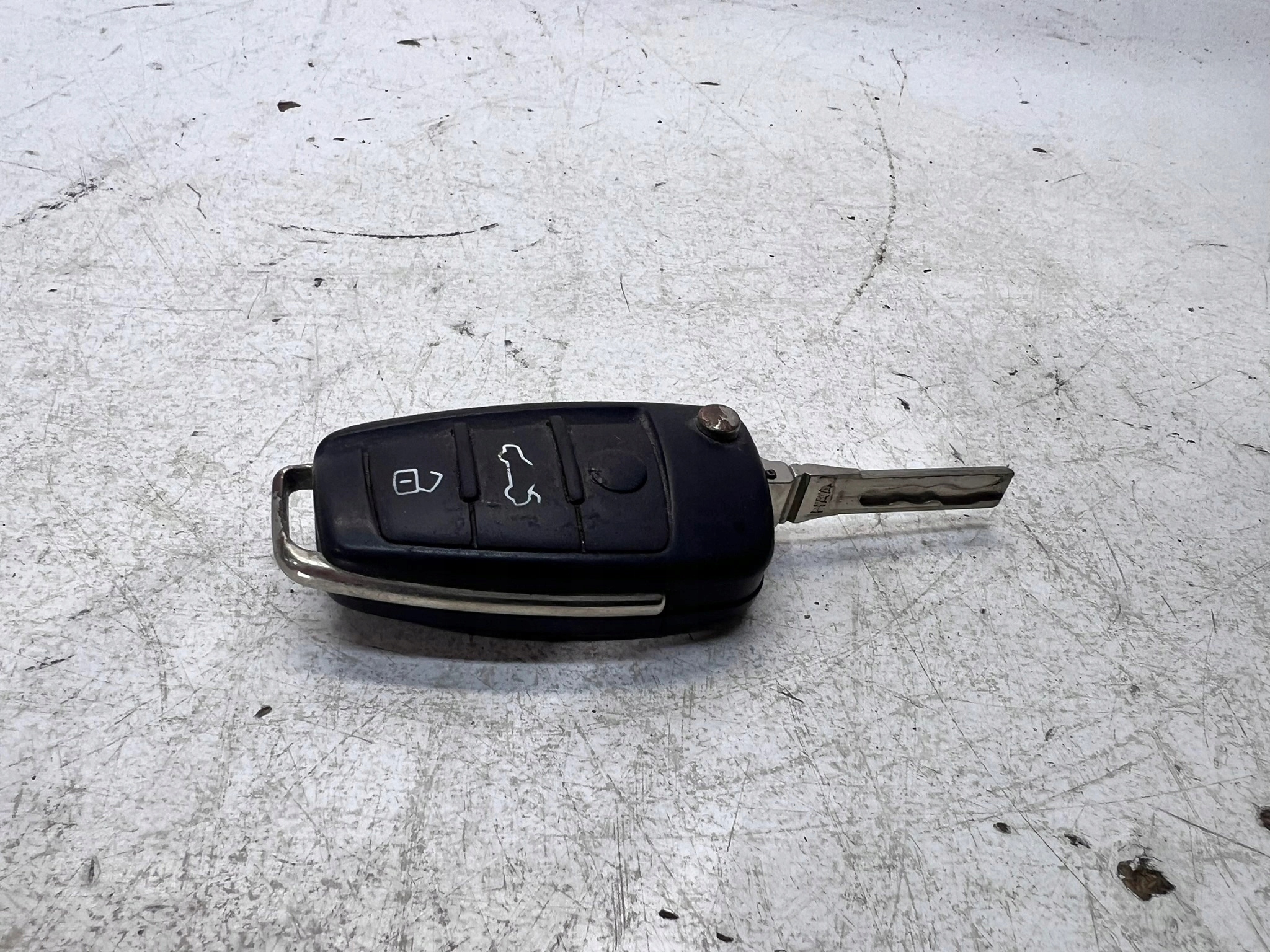 key PILOT SCYZORYK AUDI A1 8X Q3 8U 8X0837220D 2/26