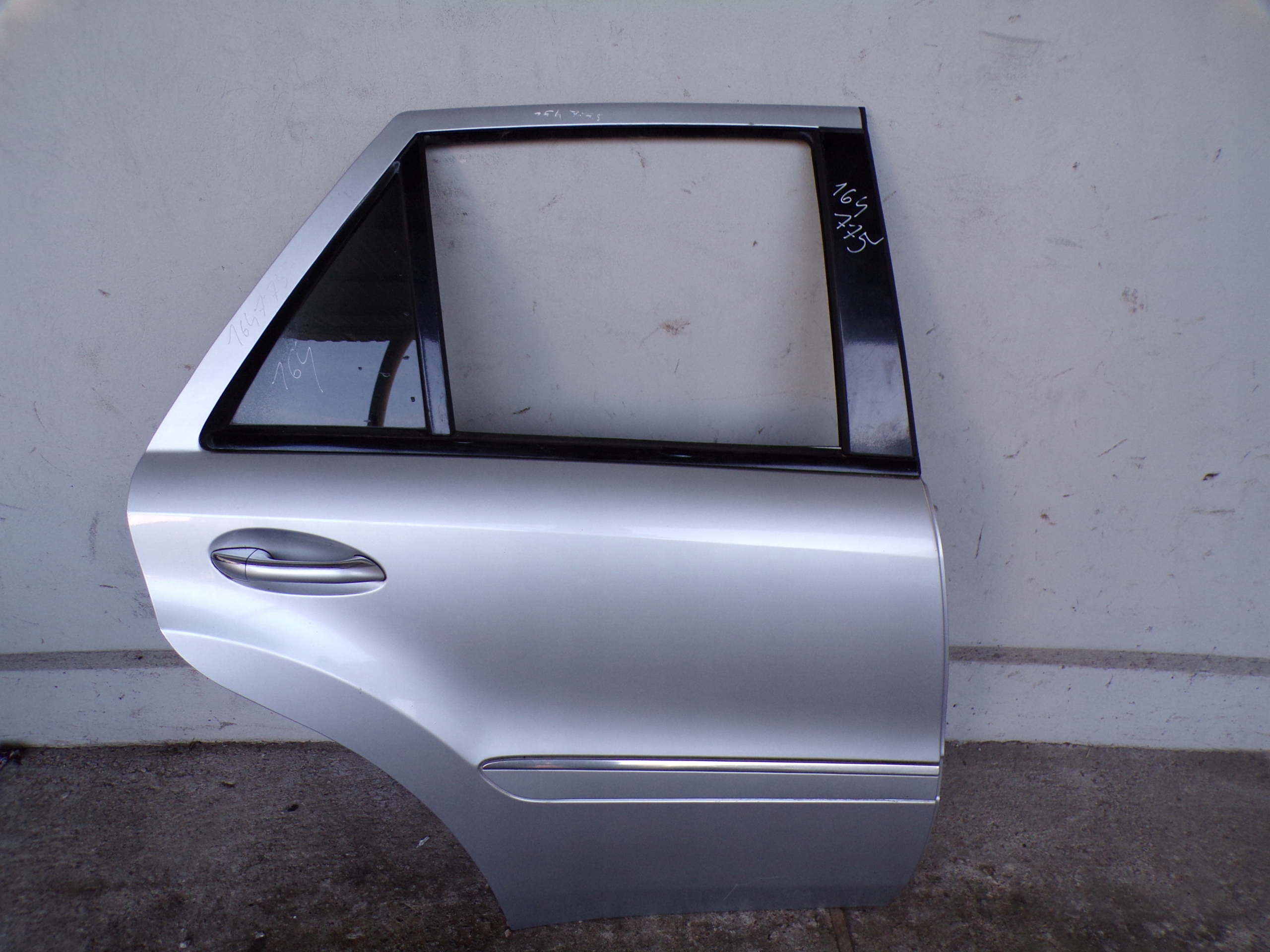 ДВЕРІ ПРАВЕ ПРАВИЙ ЗАД. MERCEDES W164 ML СУРГУЧ 775