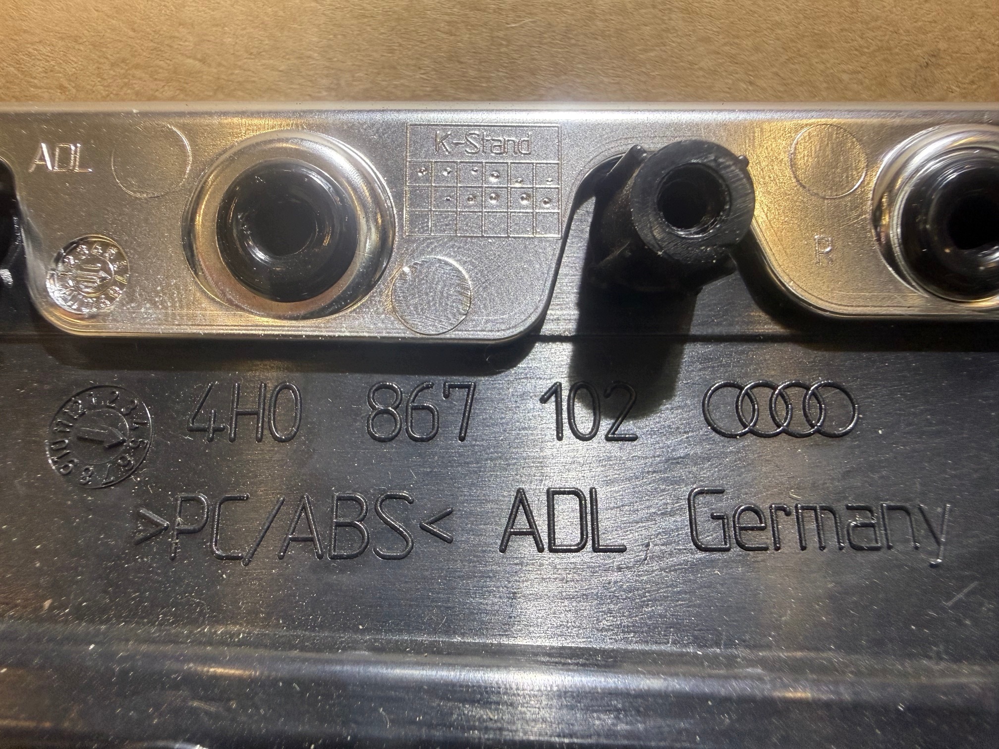 AUDI A8 D4 lišta DEKOR dveře pravý předek 4H0867102