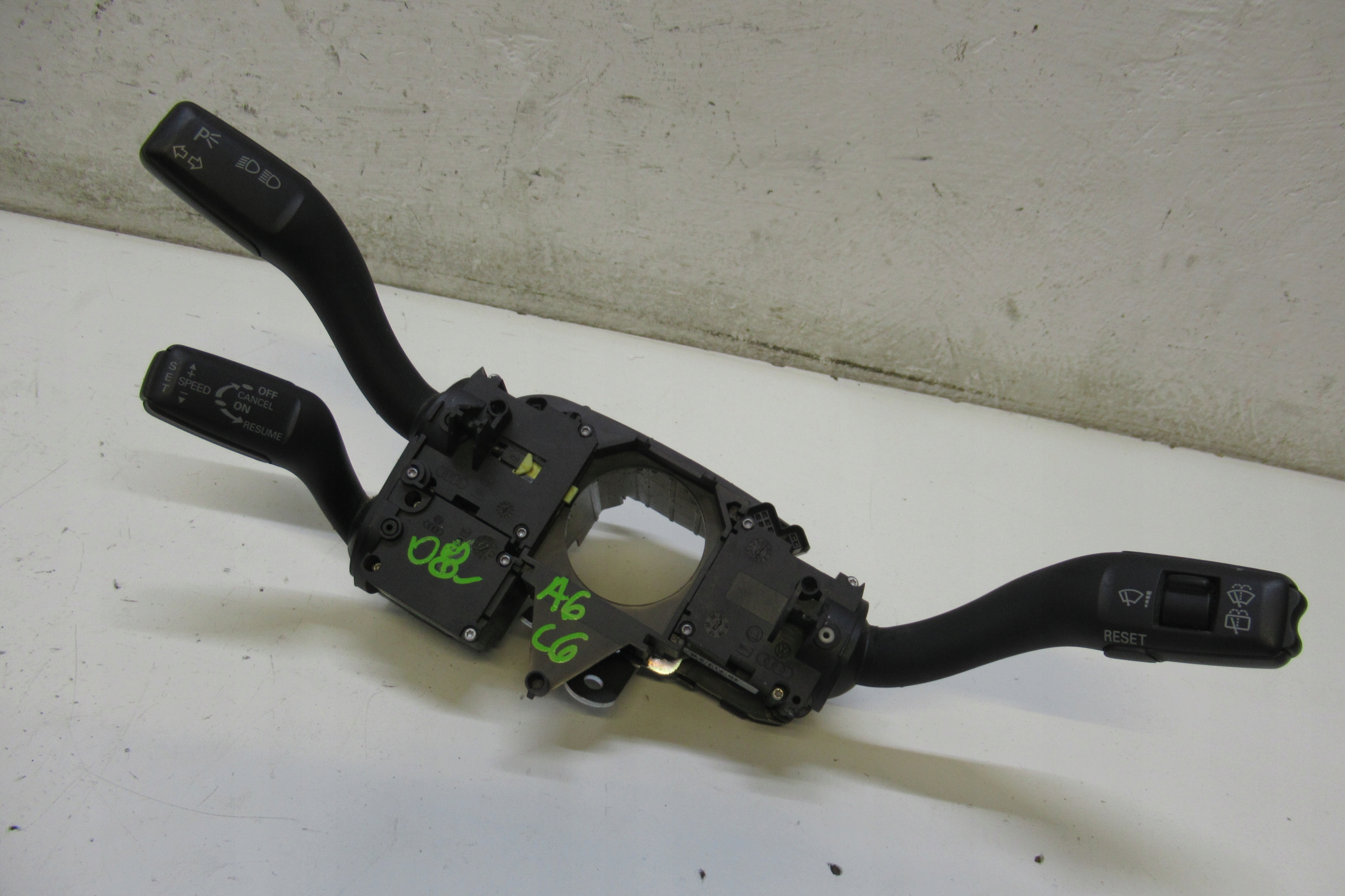AUDI A6 C6 08R steering wheel levers and controls 4F0910549A