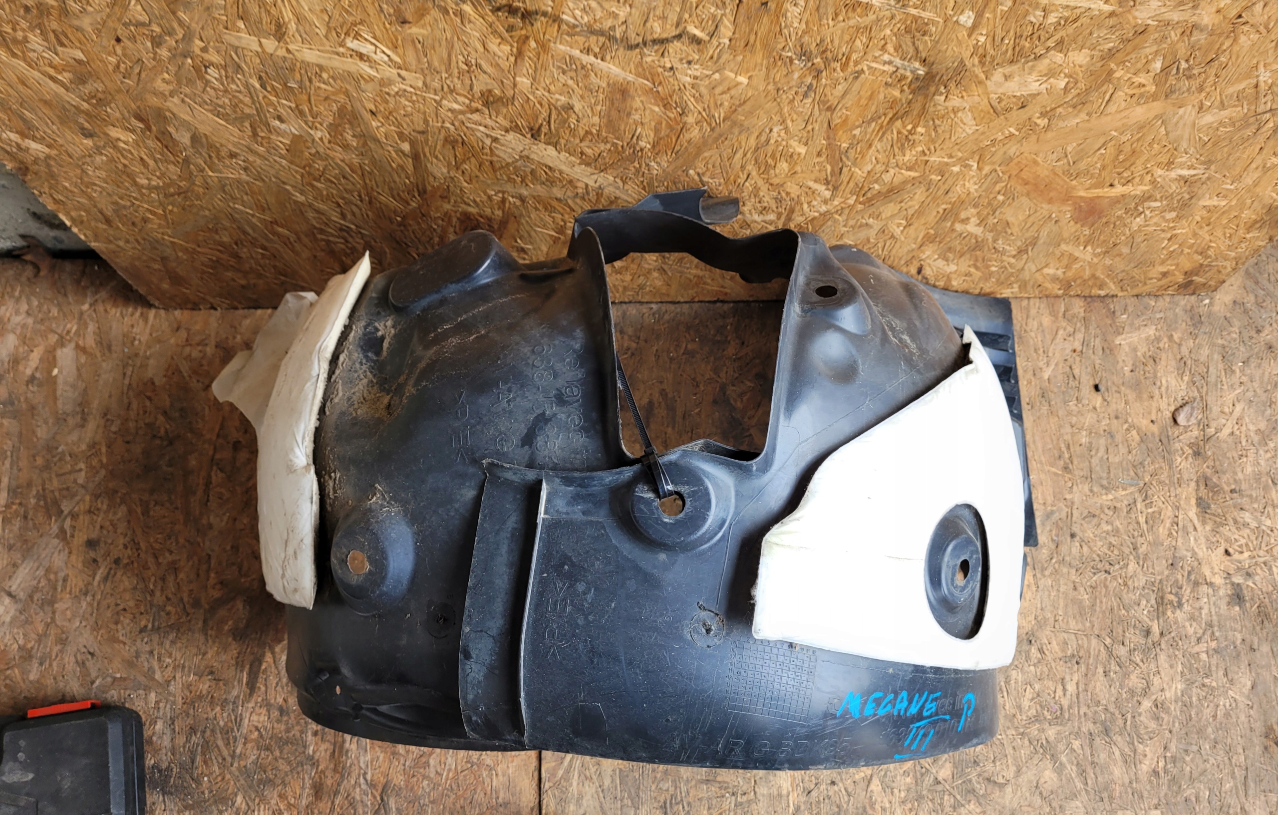 mudguard front front right RENAULT MEGANE III 3