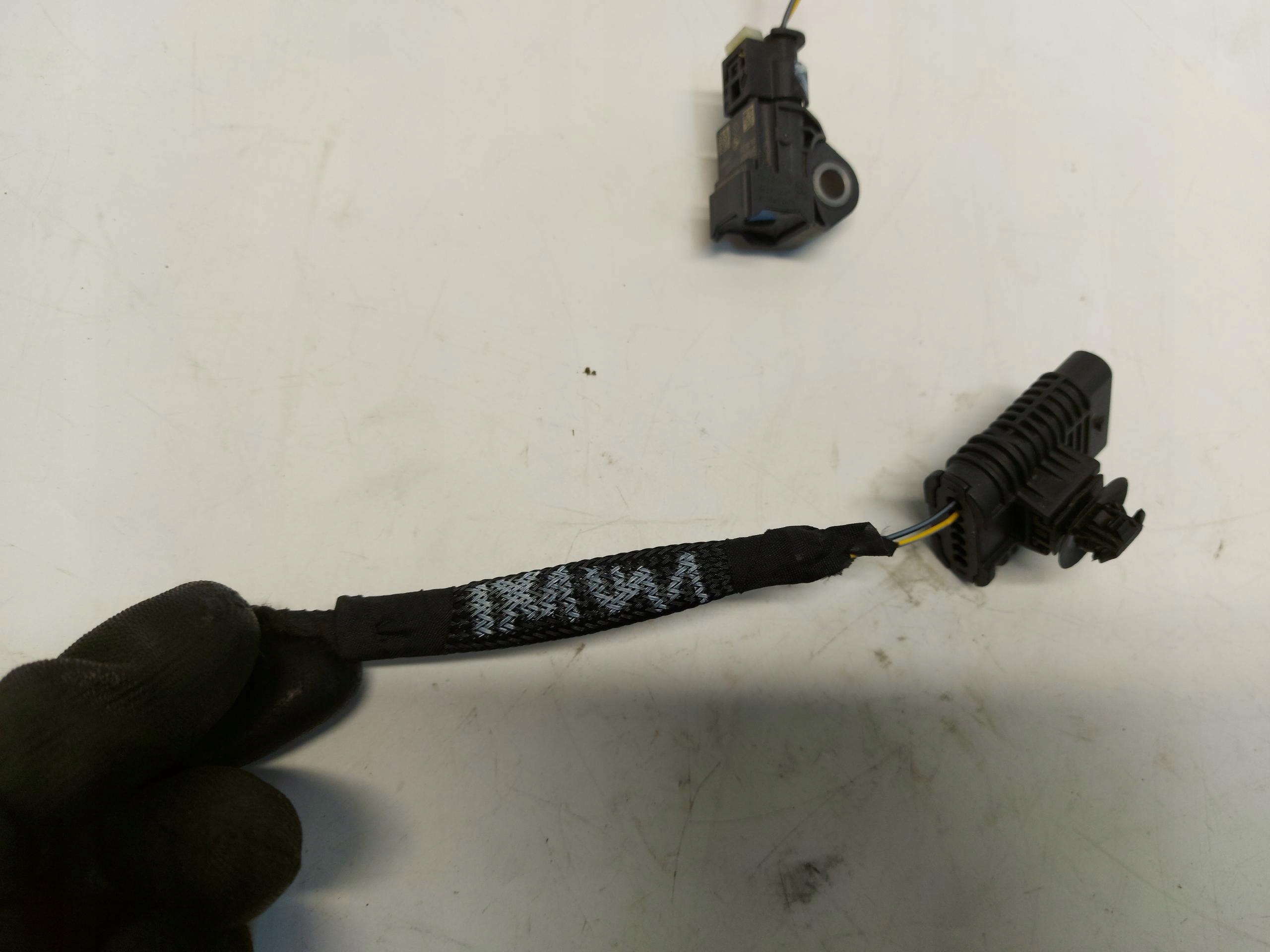 BMW iX1 X1 U11 impact sensor airbag front body wall 9496819