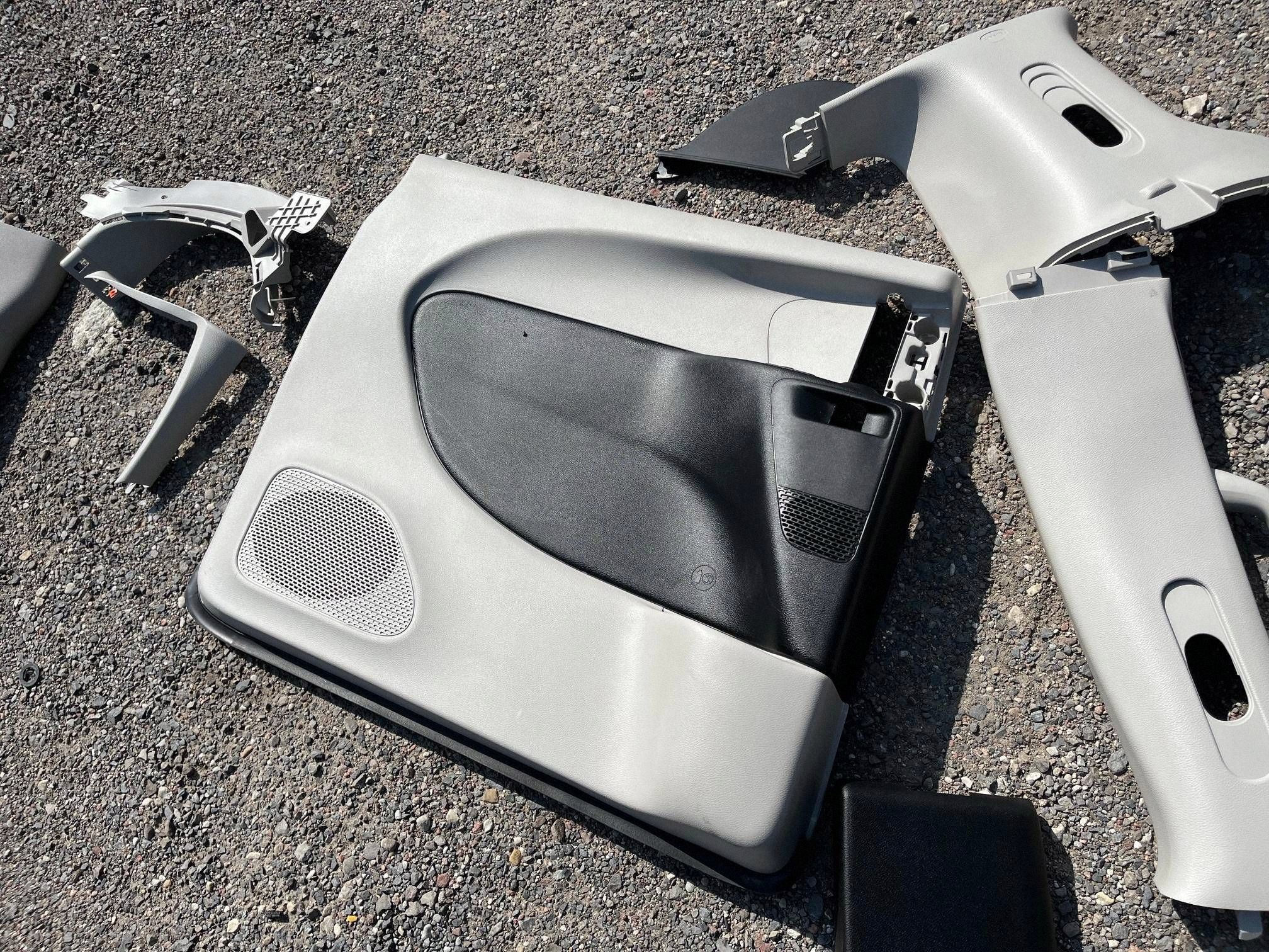 Komptel seats z boczkami seats inner leather Chrysler Pacifica 2021