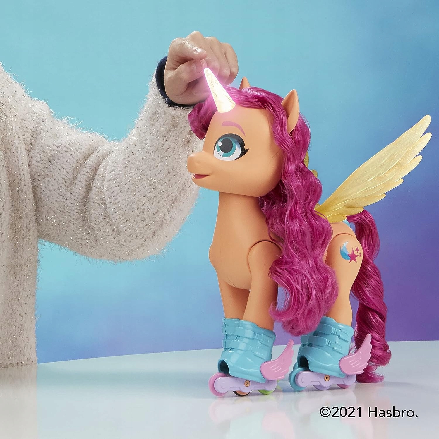 MY LITTLE PONY ŚPIEWAJĄCA SUNNY JEŹDZI NA ROLKACH I ŚPIEWA PIOSENKI HASBRO Typ zestaw