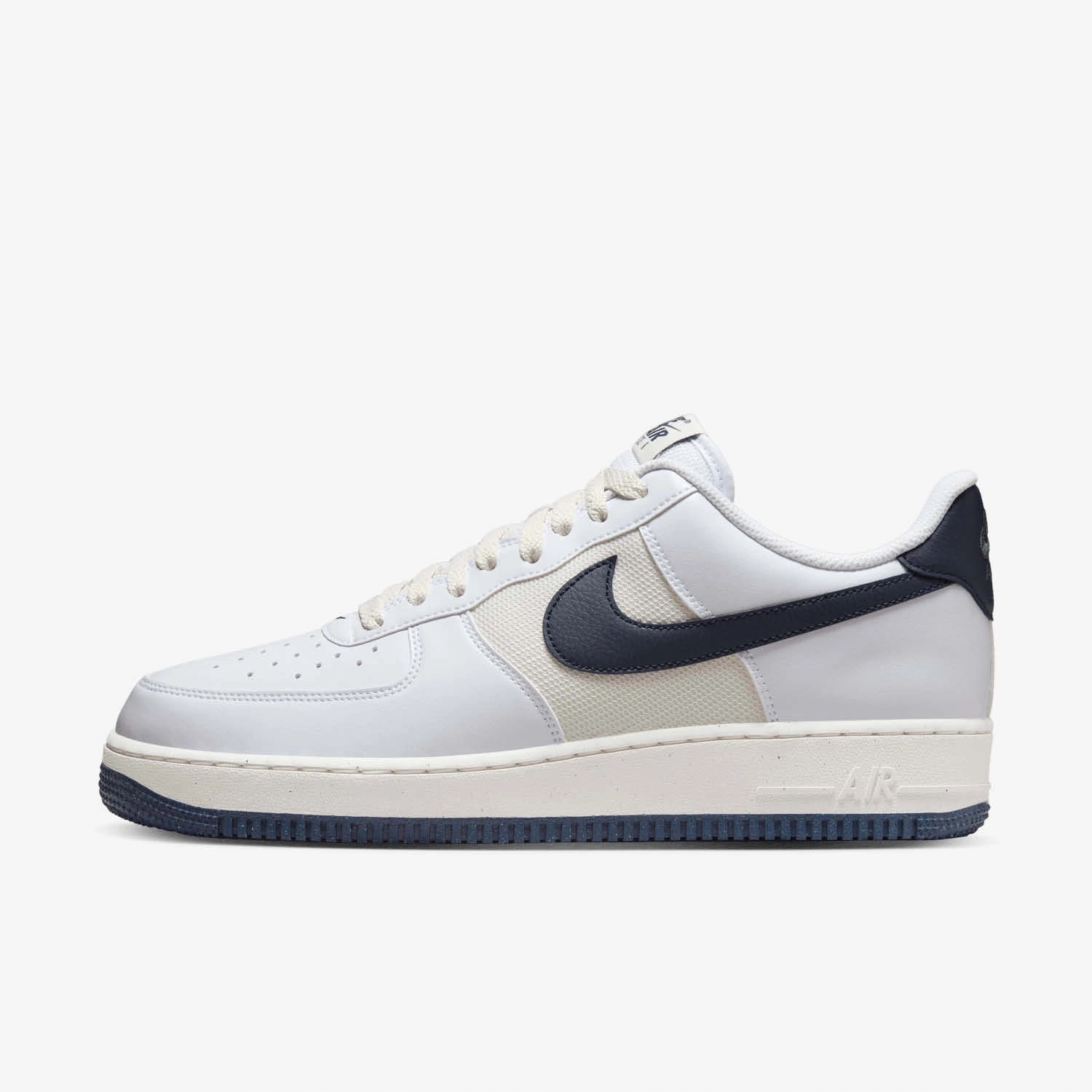 Pánské bílé tenisky Nike Air Force 1 '07 vel. 42,5