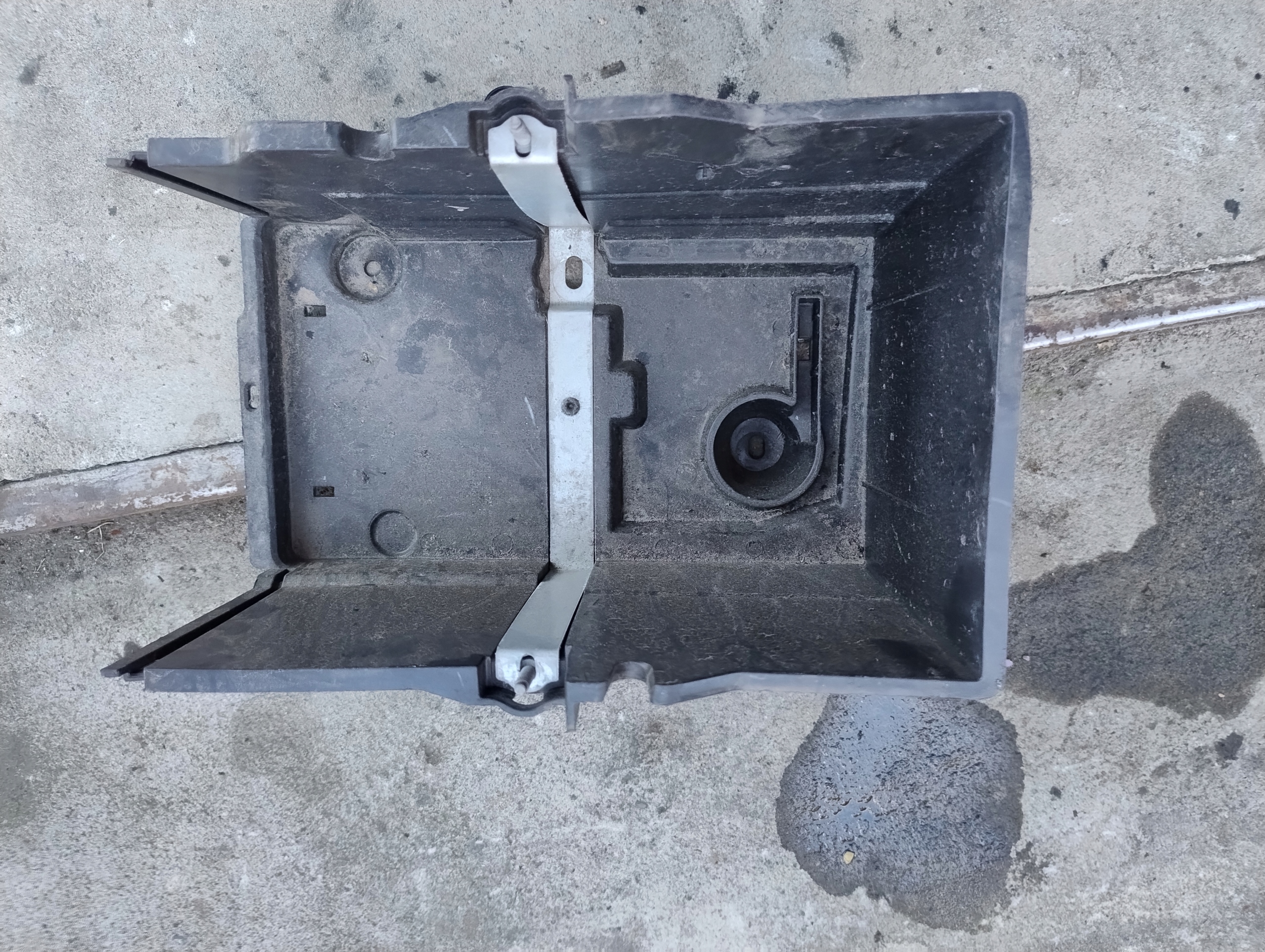 Obal akumulátora FORD KUGA MK2 2013-2019 AM51-10723-AF