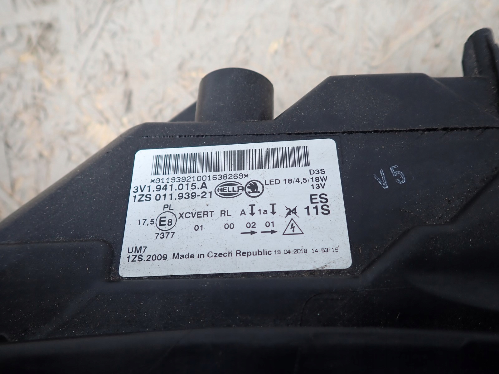 light left REFLEKTOR BI XENON SKODA SUPERB 3V III 2015-2019R 3V1941015A