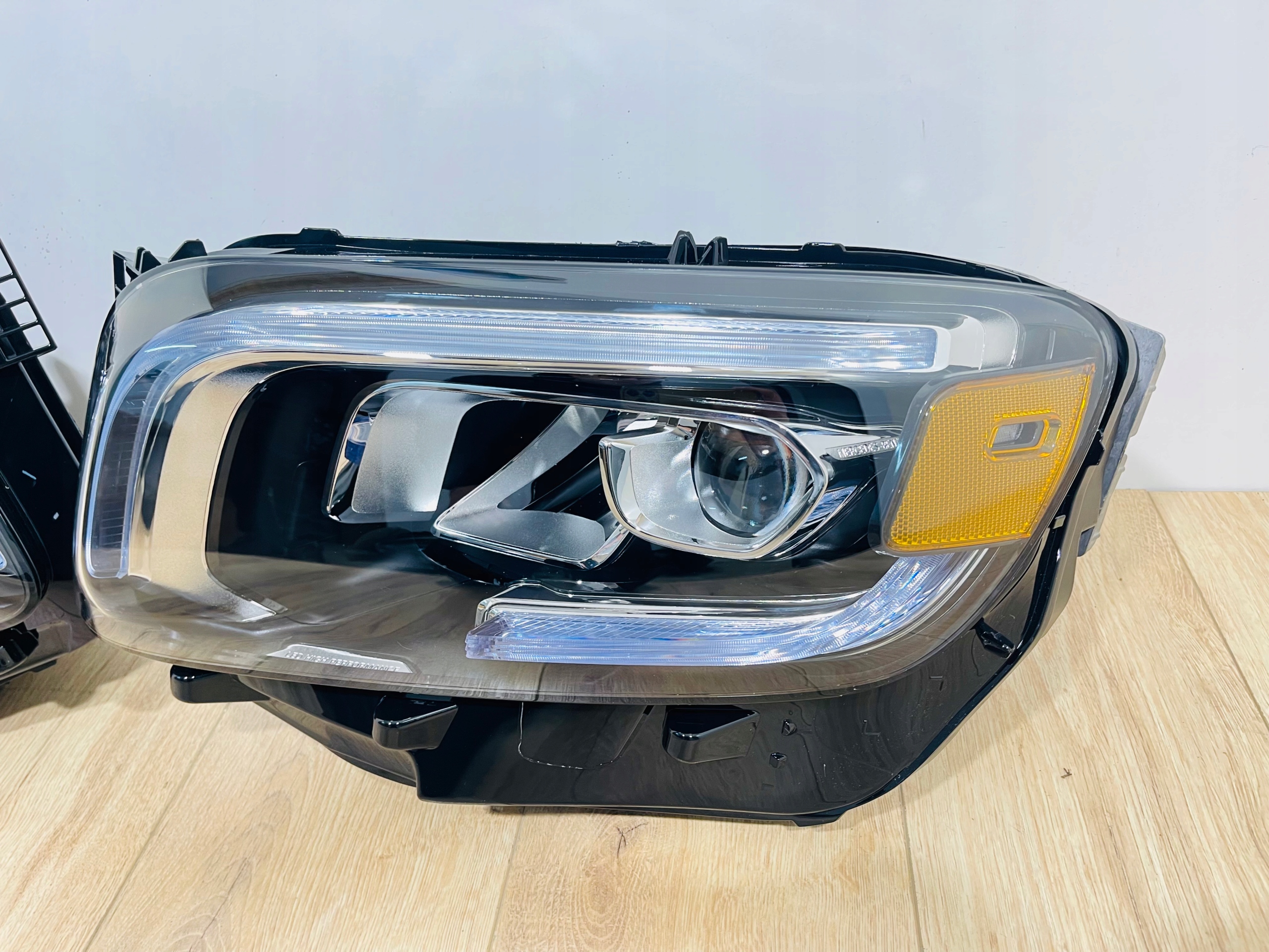 Lampa lewa przednia Przod LED HIGH PERFORMANCE Mercedes GLB X247 USA