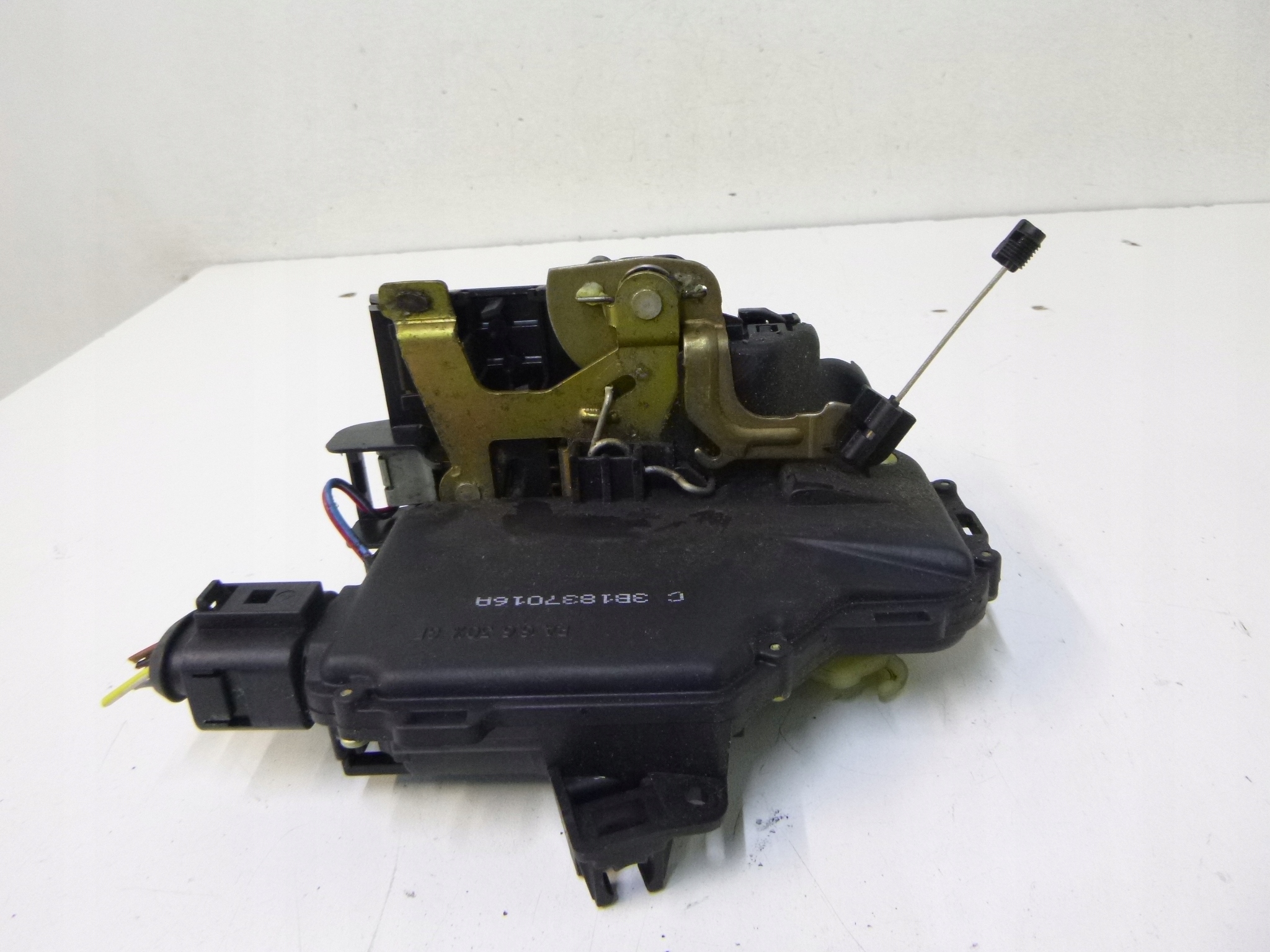lock front right Skoda Octavia 1998