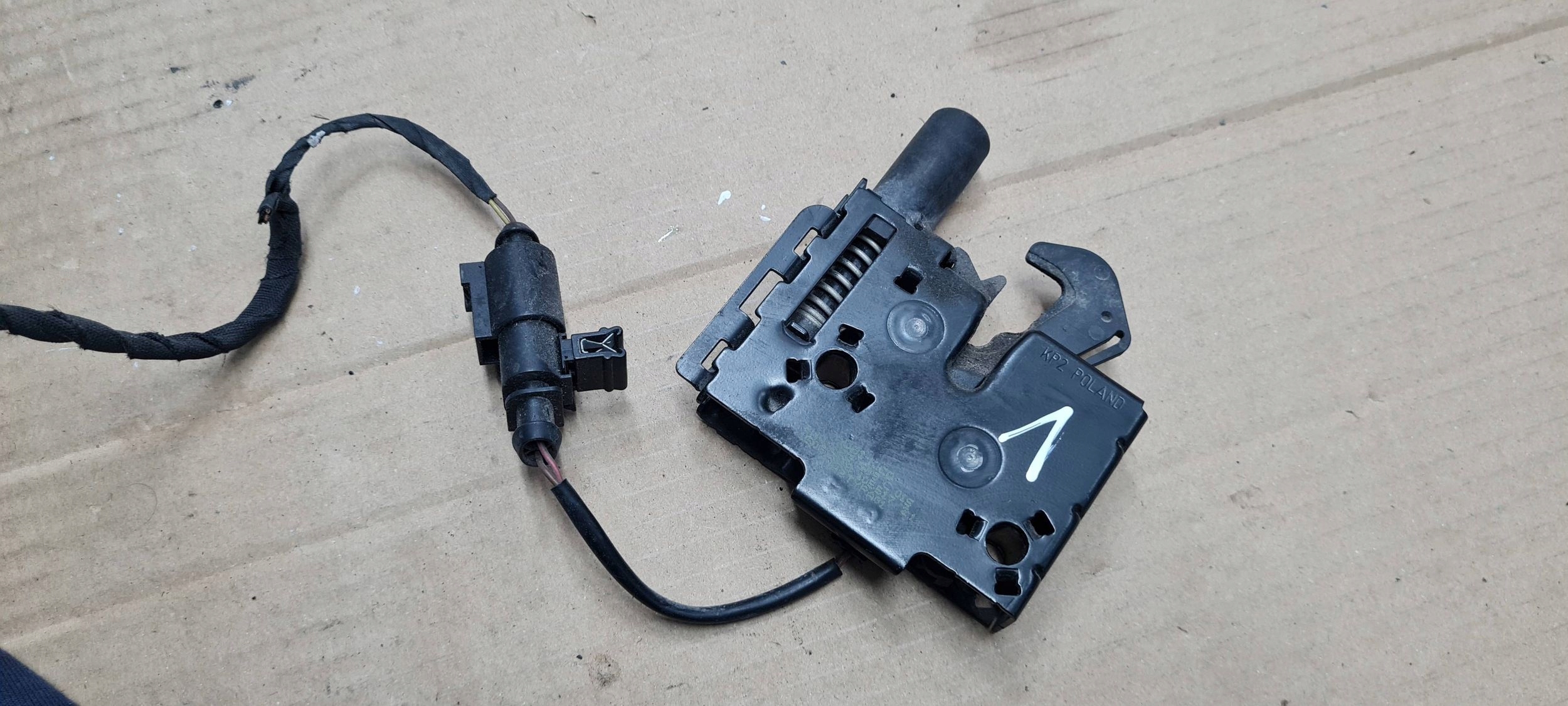 S5 8W A5 lock POKRYWY bonnets front 8W0823509C ORG A4 B9 8W S4