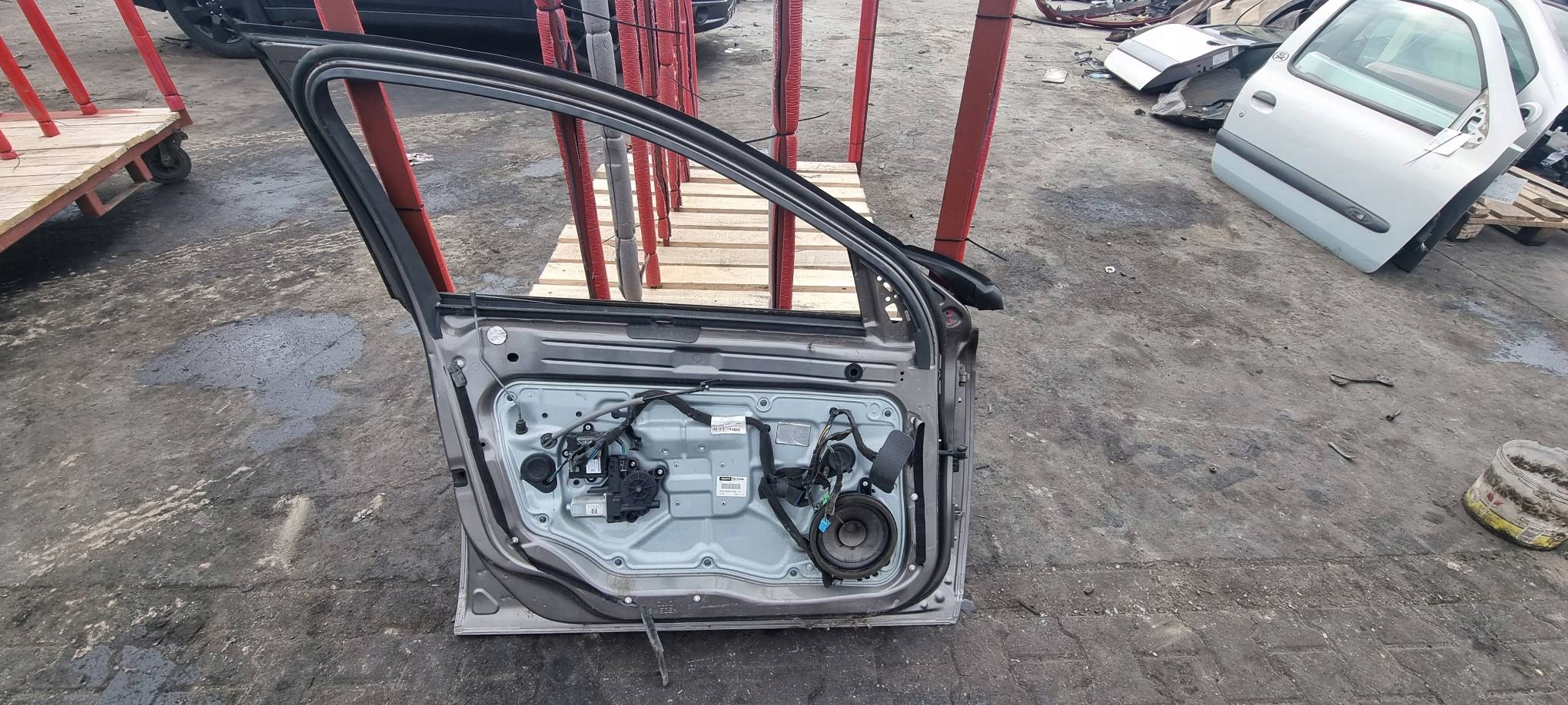 door left front 47200 OYSTER GREY PEARL VOLVO V70