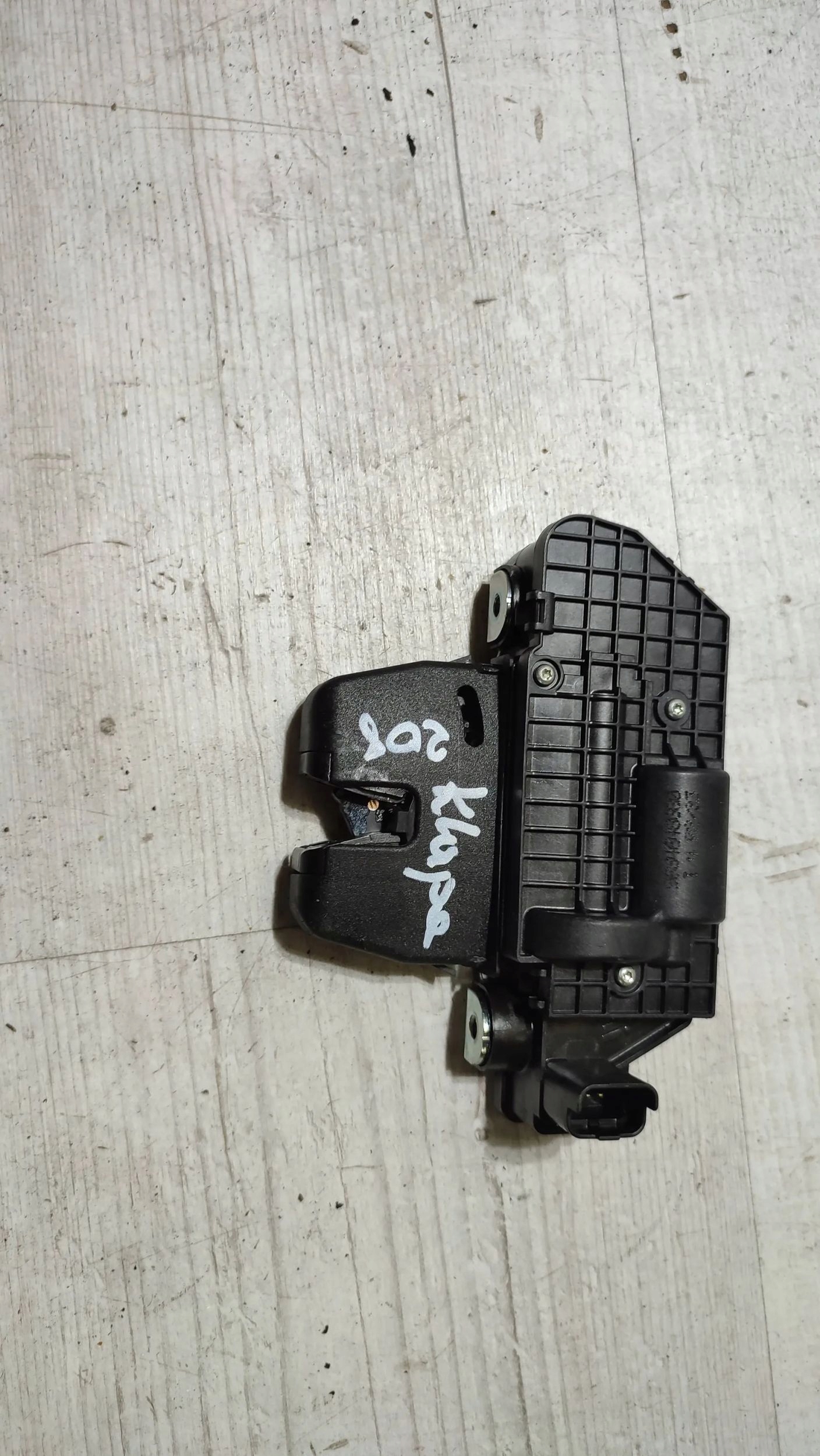 Peugeot 208 II 23r 1.2 lock bonnet