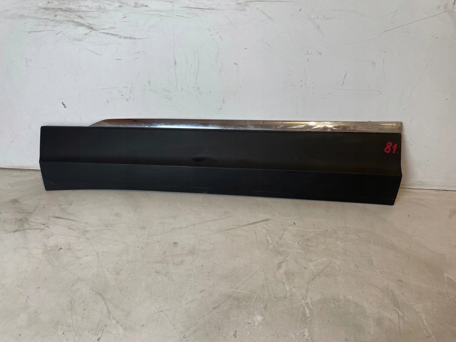 moulding door front left Volkswagen Tiguan II 5N