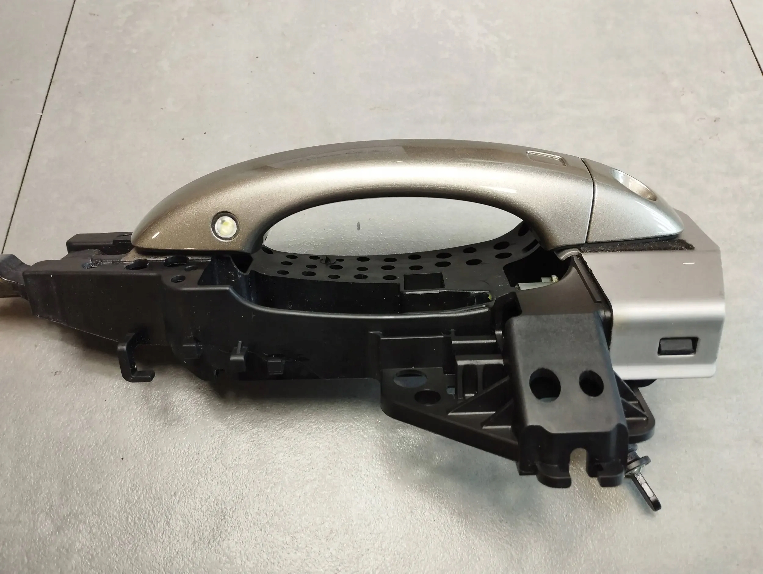 Audi A6 C7 4G handle left front LZ1U KESSY LED CHROM