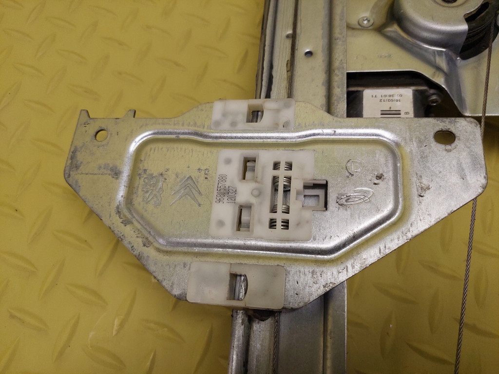 CITROEN BERLINGO III 1.6 window regulator right front 9680557860