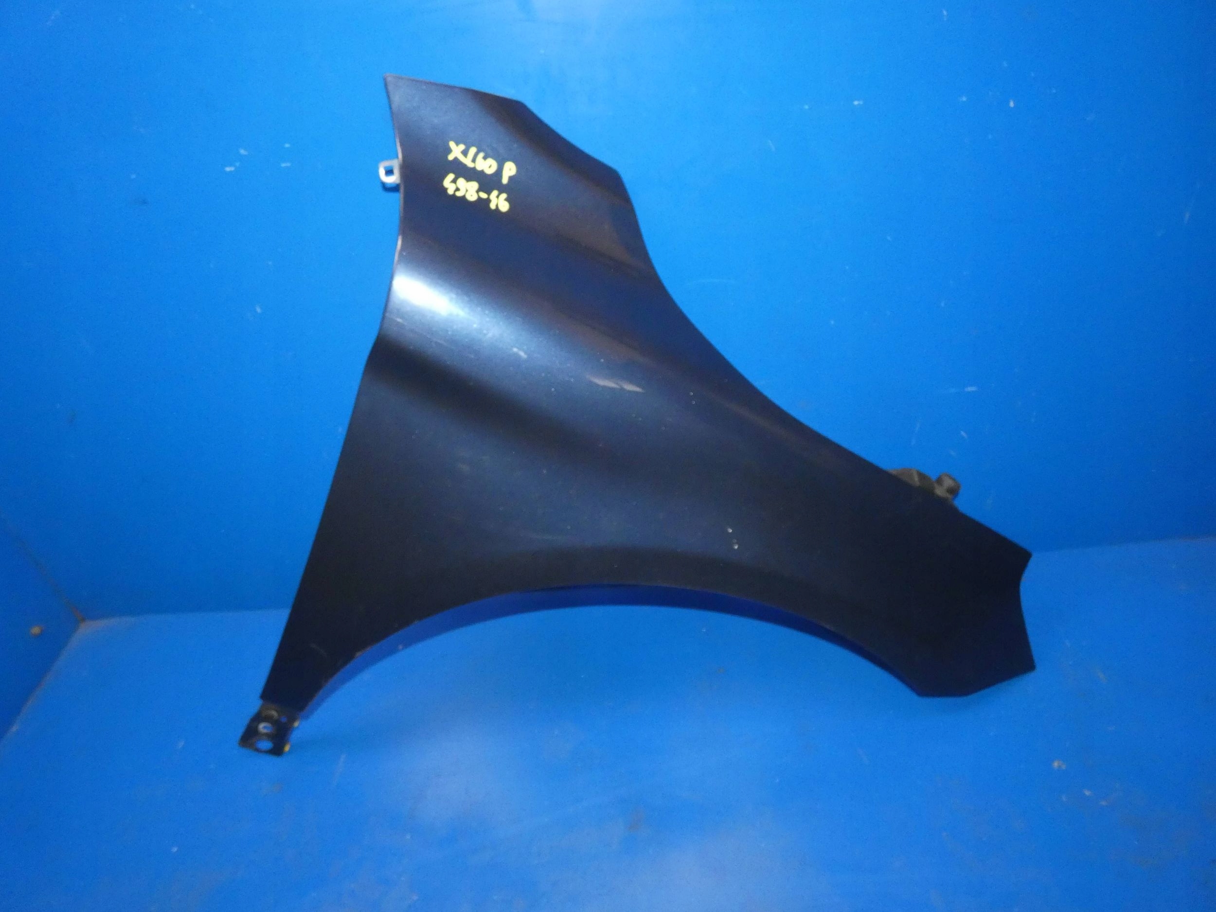VOLVO XC60 and fender right front front right - STAN as for FOTO