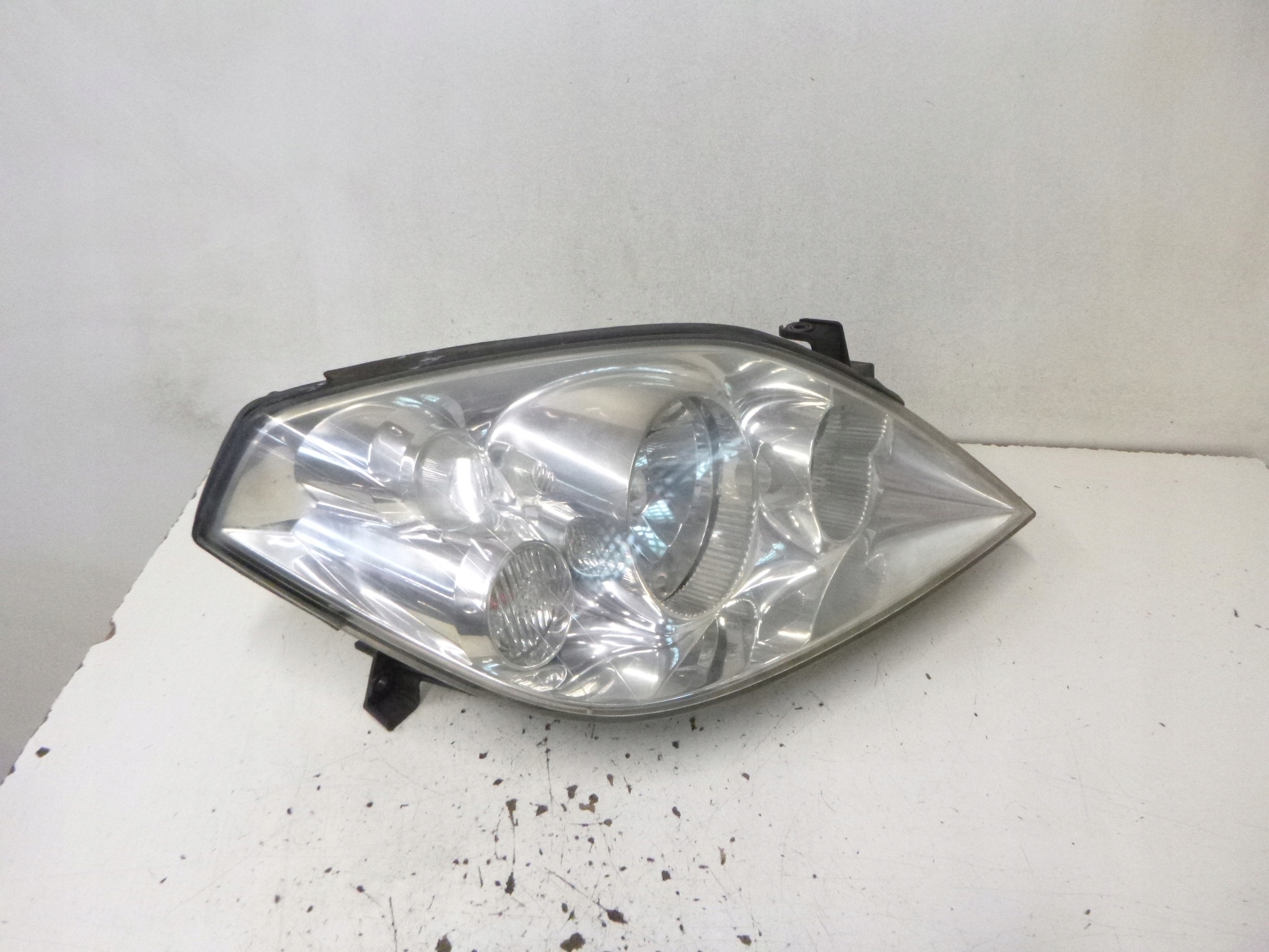 light front Nissan Primera P12 2007r. 1EJ238010-02 HELLA