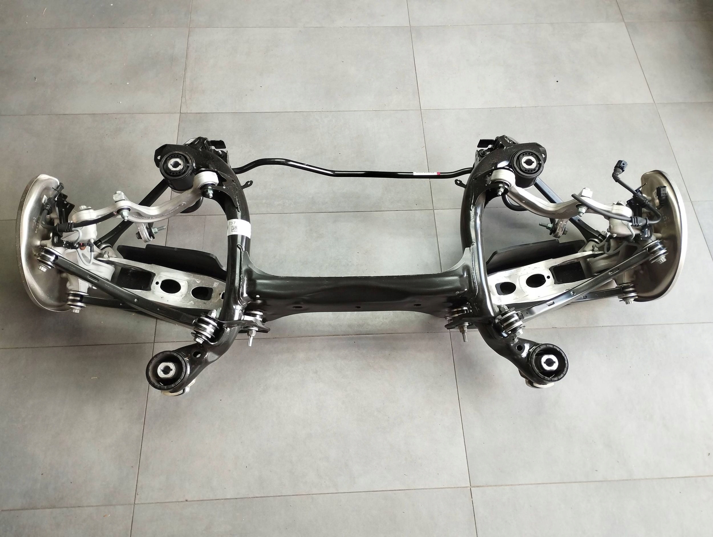 Audi A4 B9 8W BELKA OŚ ZAWIESZENIE TYŁ